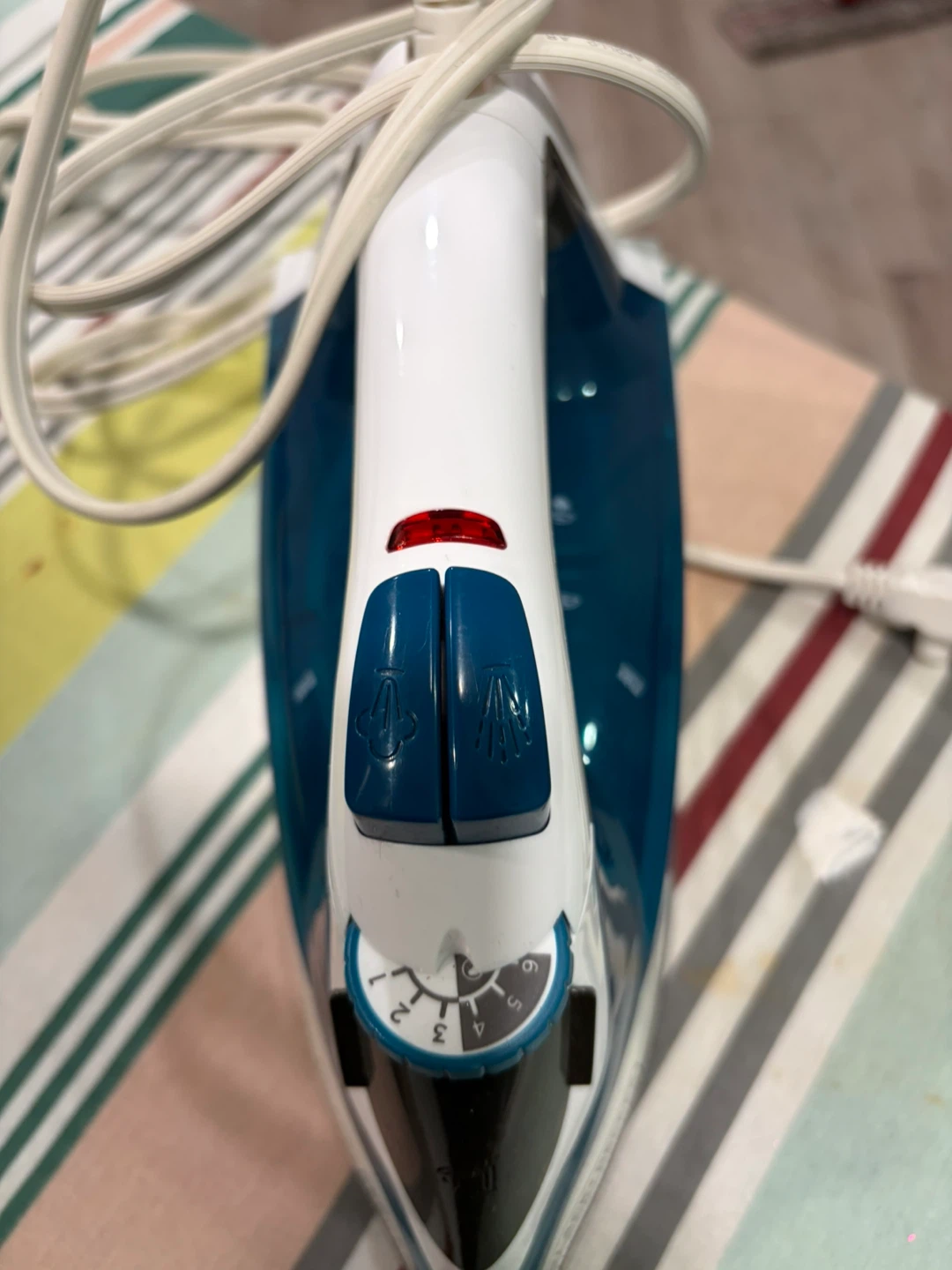 Black+Decker Evensteam Iron - photo 3