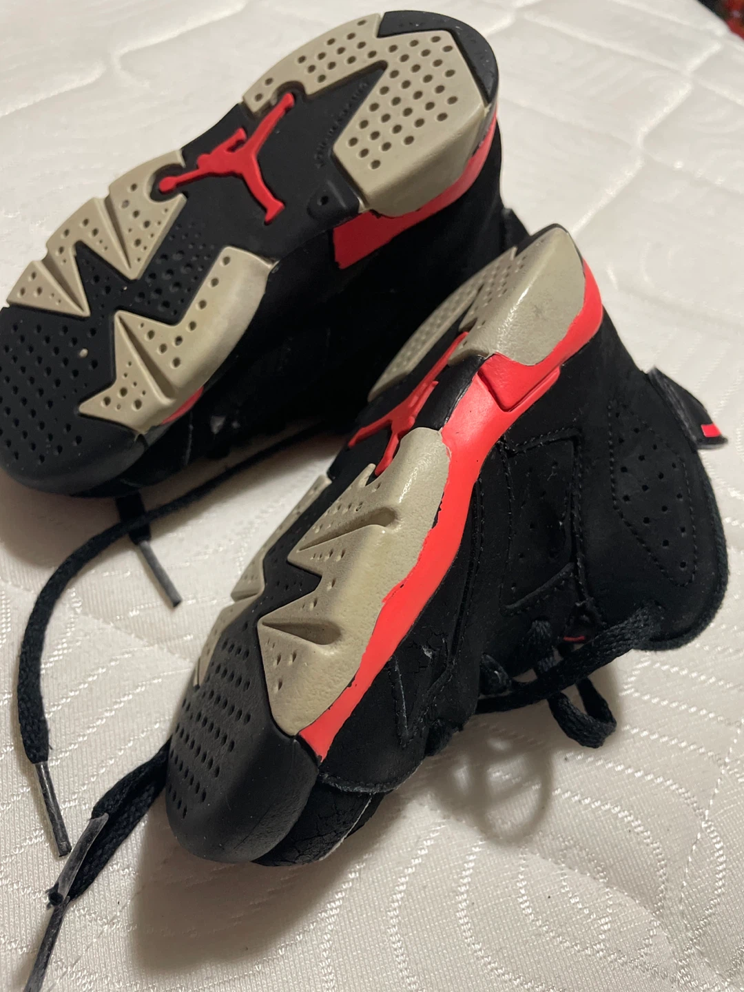 Air Jordan 6 Infant Sneakers - Black and Red - photo 3