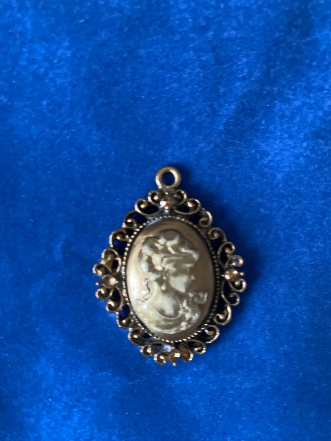 Vintage Cameo Pendant
