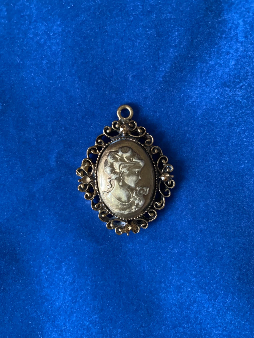 Vintage Cameo Pendant - photo 2