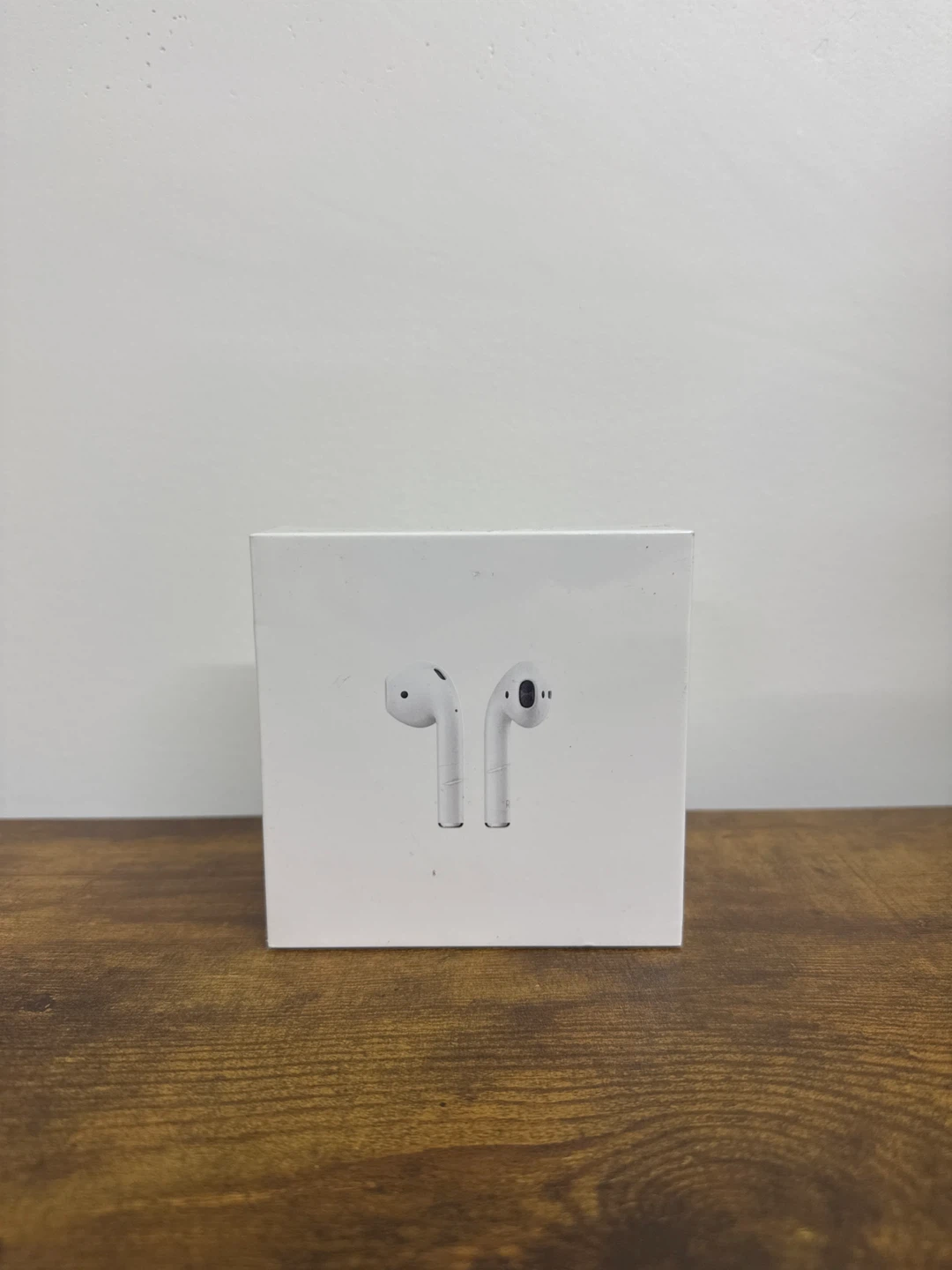 Apple AirPods with Charging Case (2nd generation)