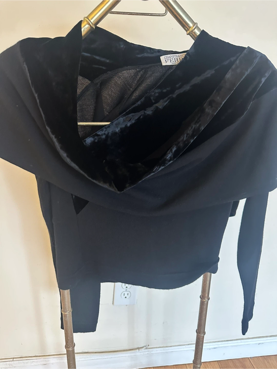 Gianfranco Ferre Black Velvet Top - photo 3
