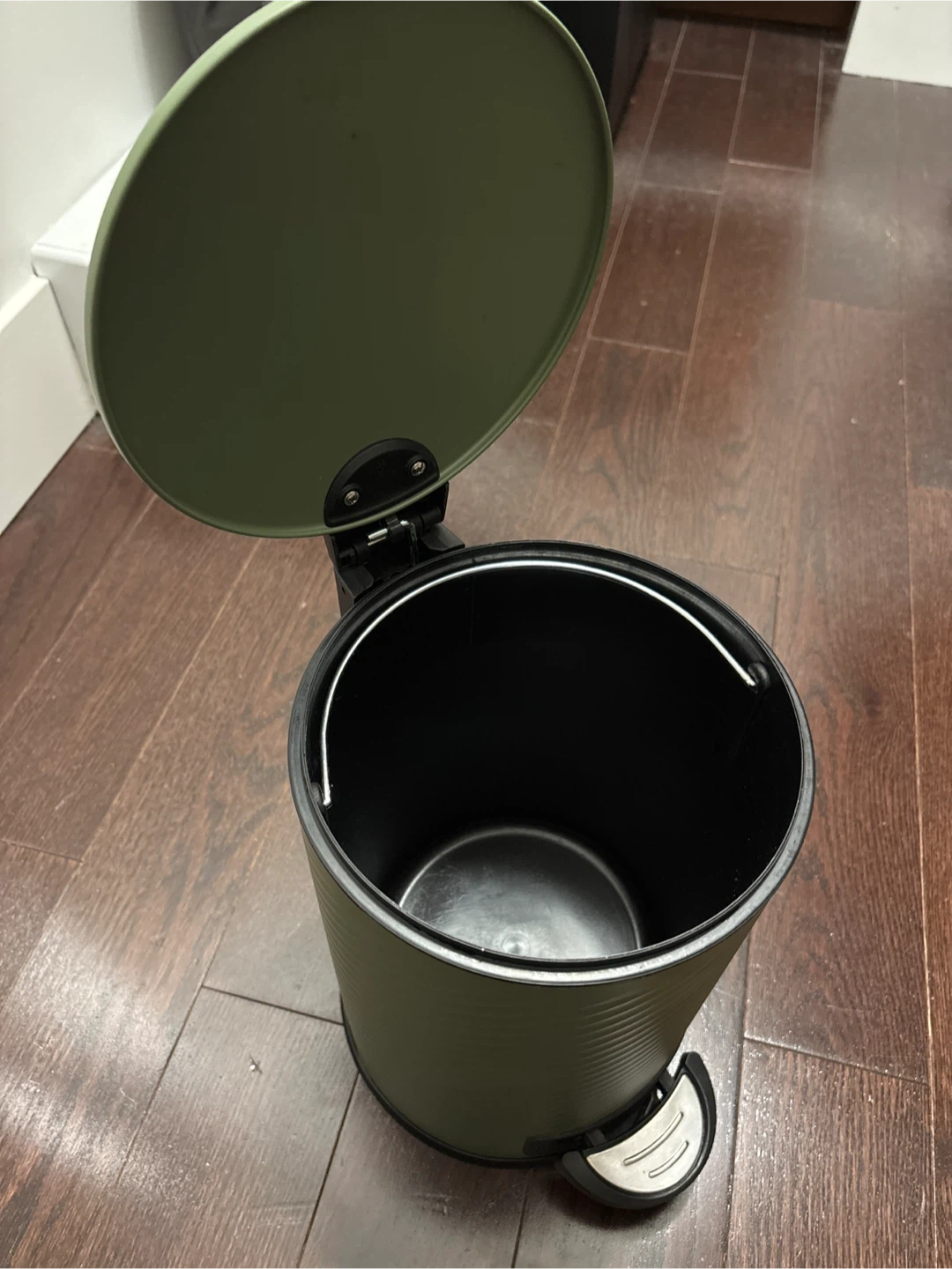 Green Step-On Trash Can - photo 2