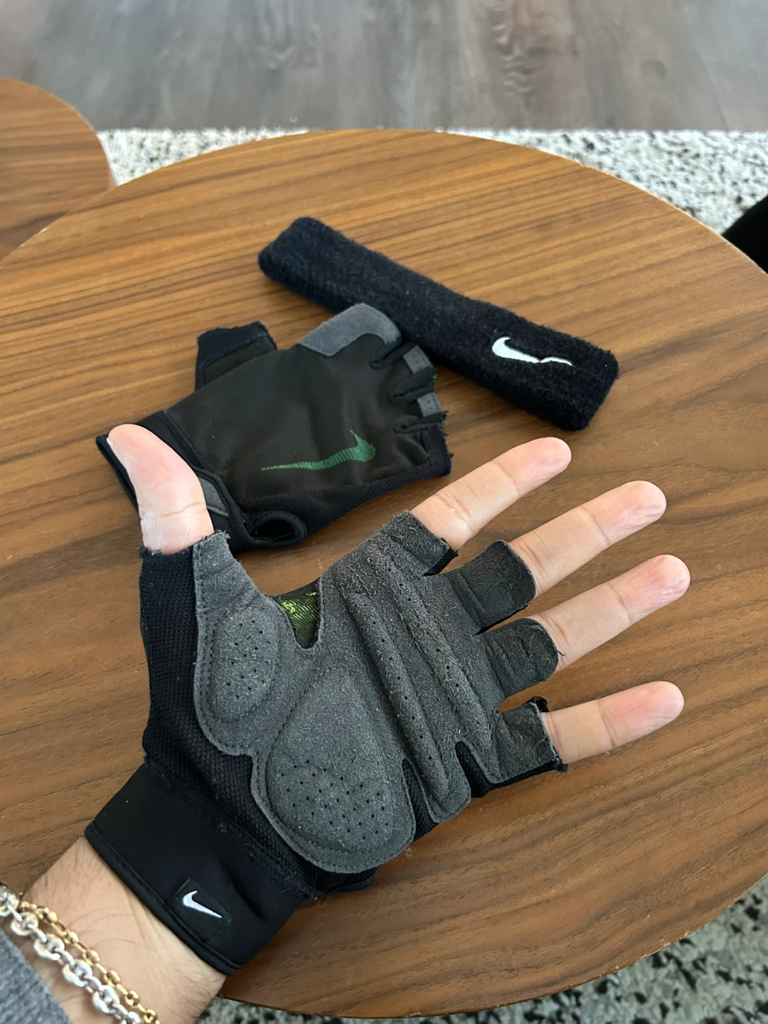 Nike Training Gloves, Headband & Resistance Band - photo 3
