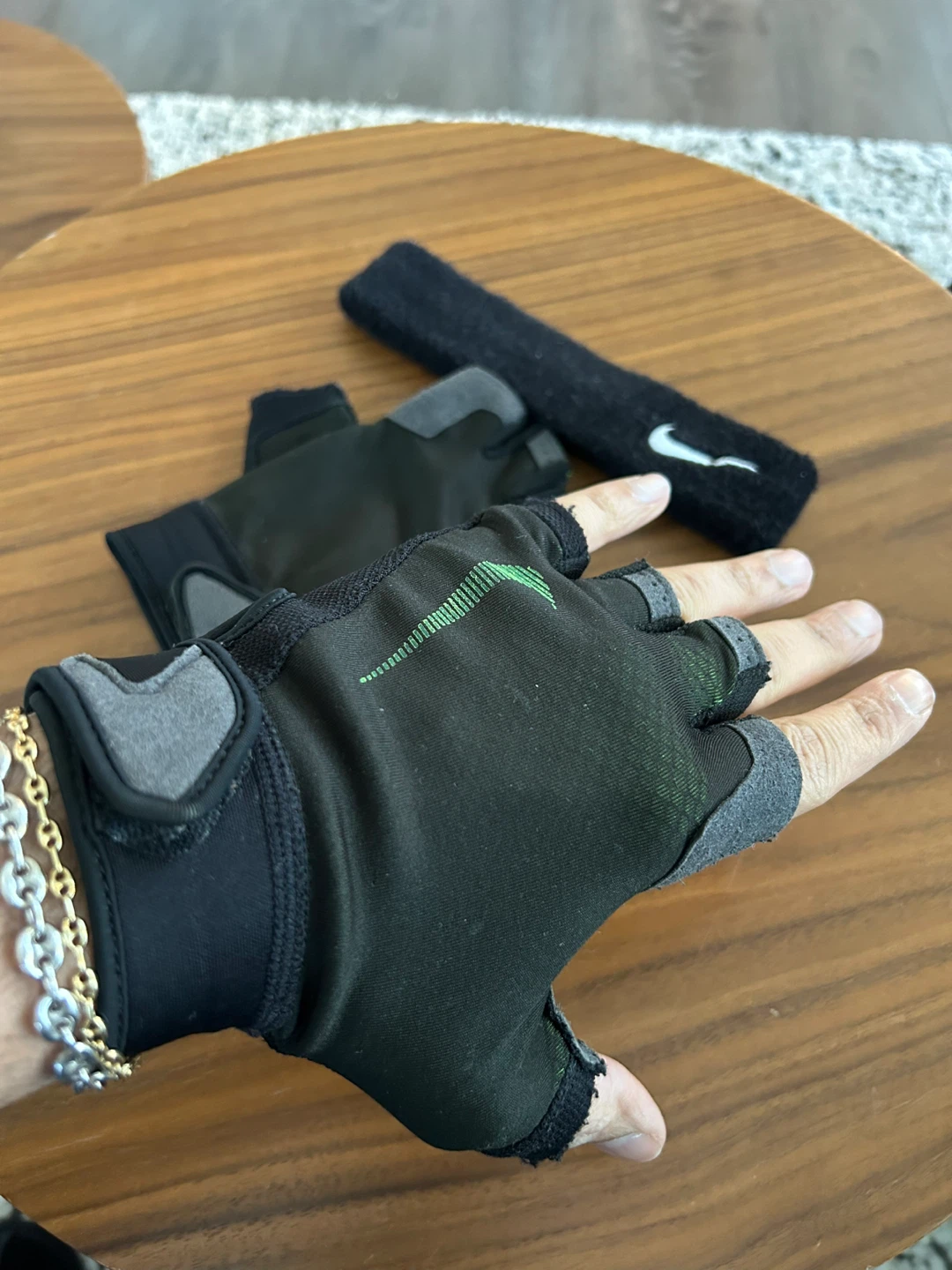 Nike Training Gloves, Headband & Resistance Band - photo 4