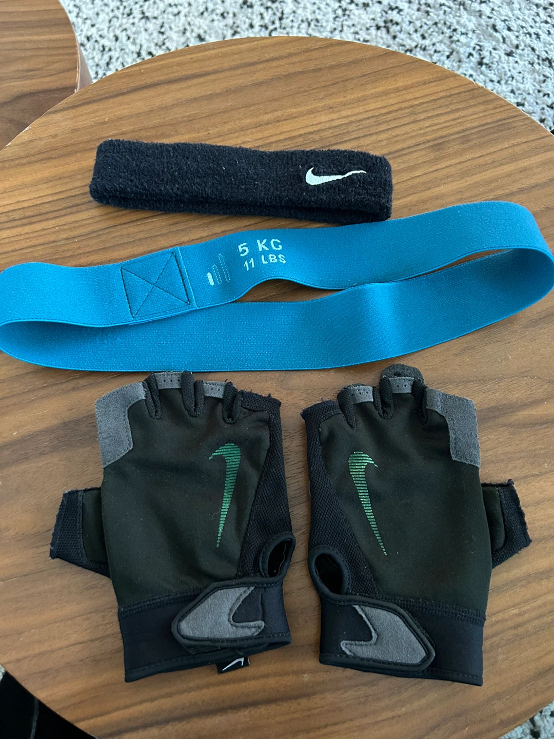 Nike Training Gloves, Headband & Resistance Band