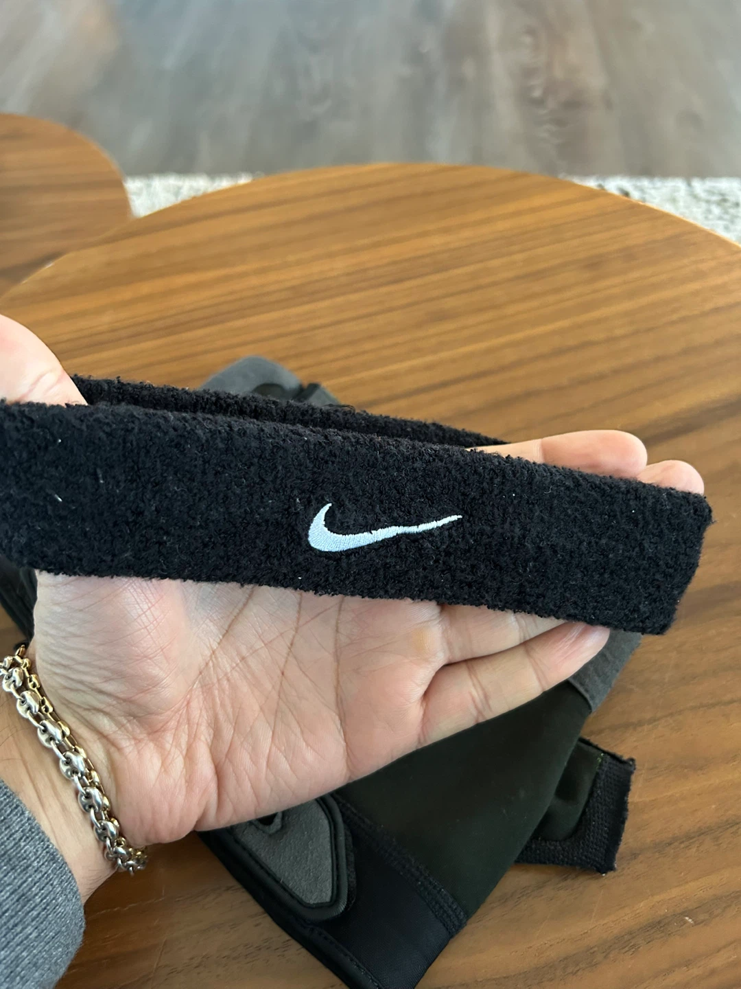 Nike Training Gloves, Headband & Resistance Band - photo 5