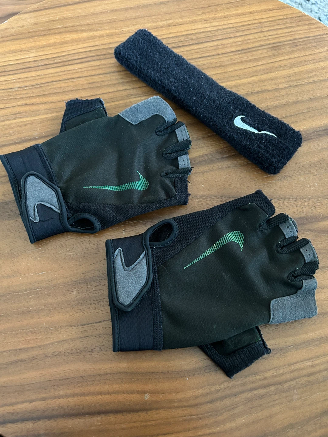 Nike Training Gloves, Headband & Resistance Band - photo 2