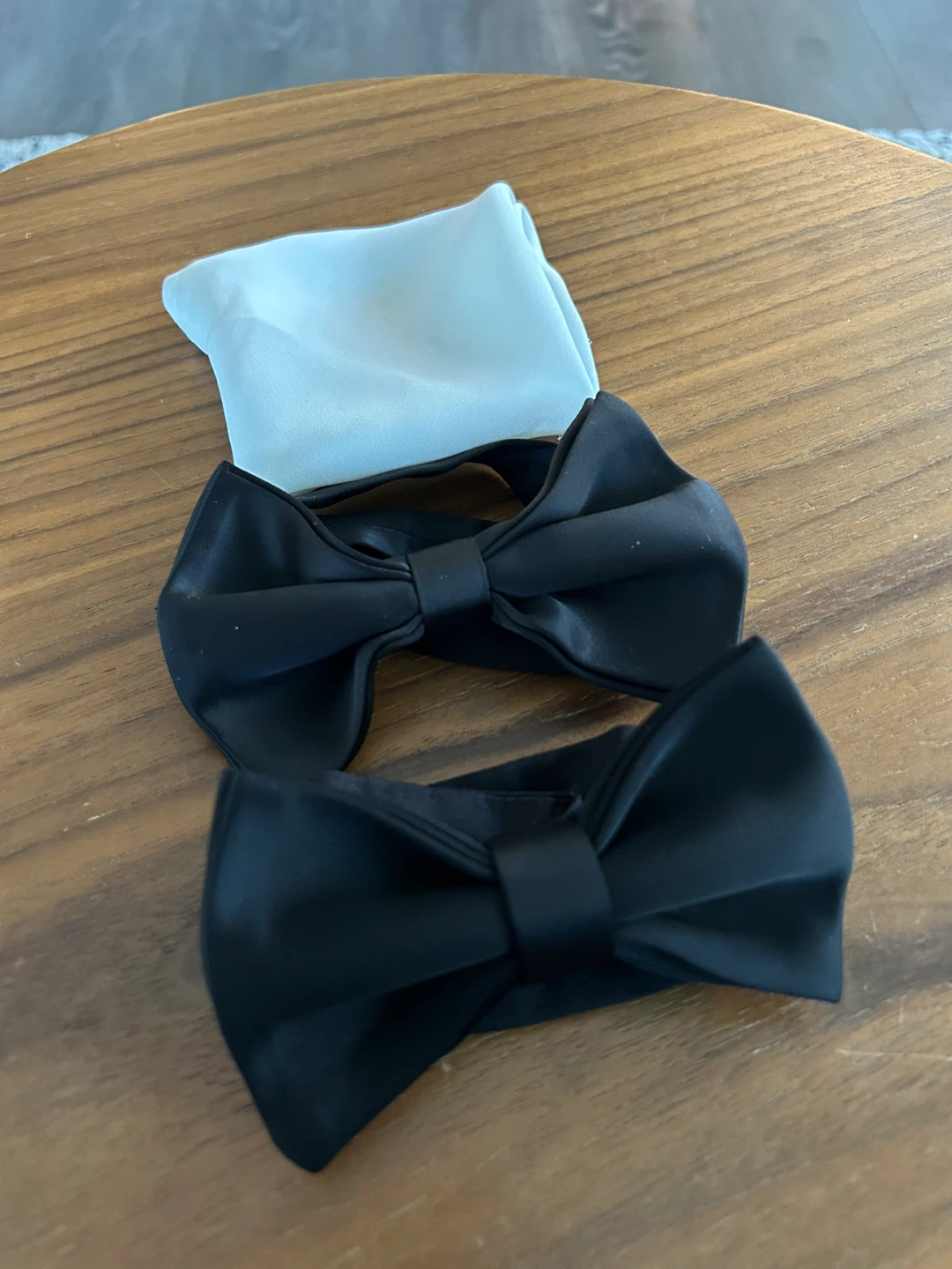 Silk Black Bow Ties and White Pocket Square Set - photo 5