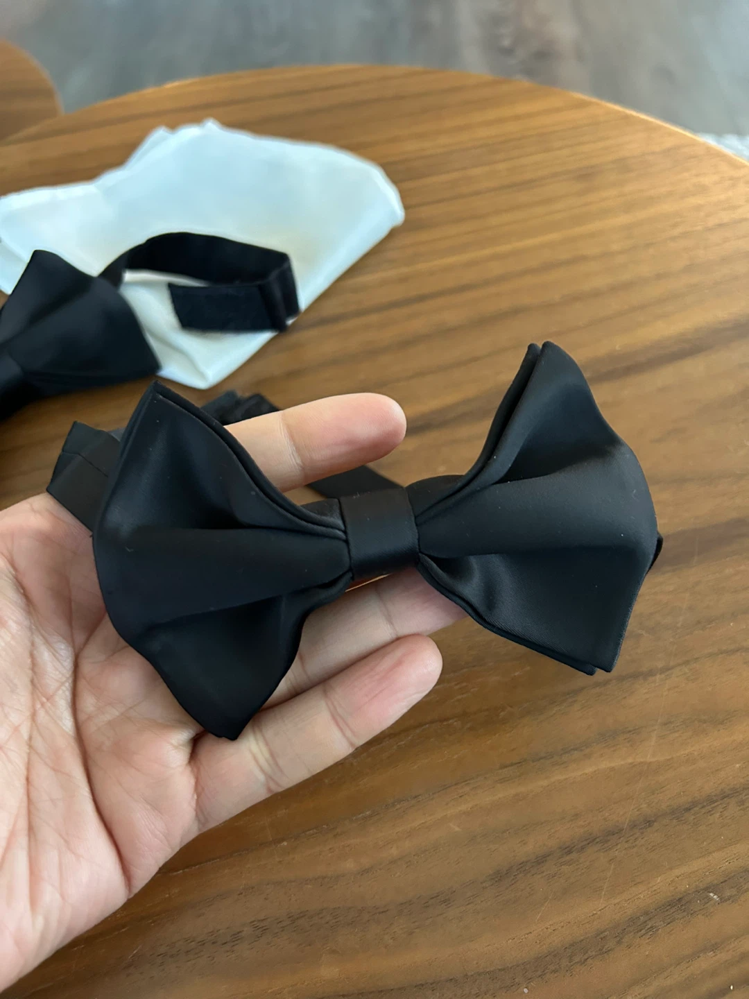 Silk Black Bow Ties and White Pocket Square Set - photo 3