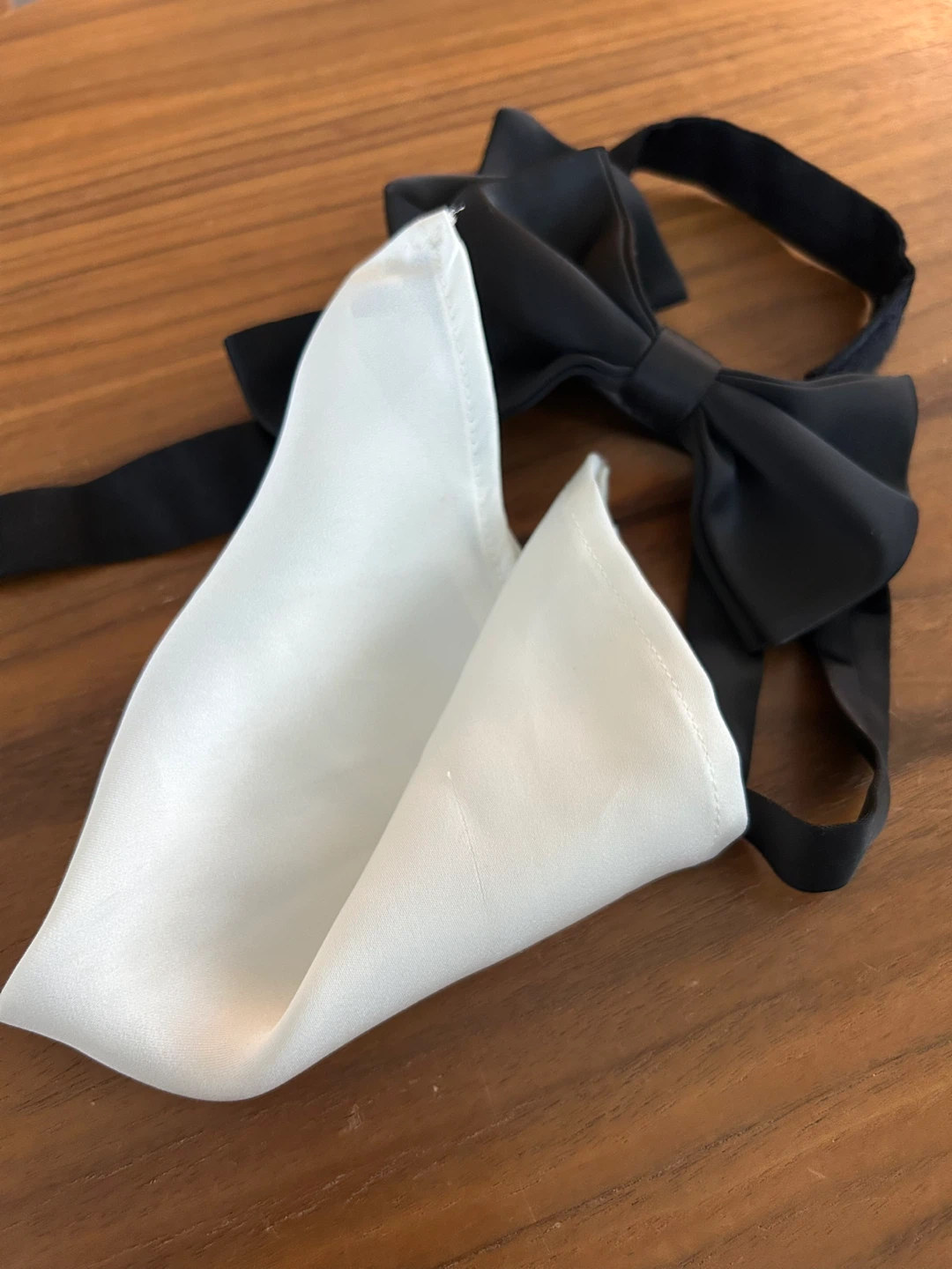 Silk Black Bow Ties and White Pocket Square Set - photo 4