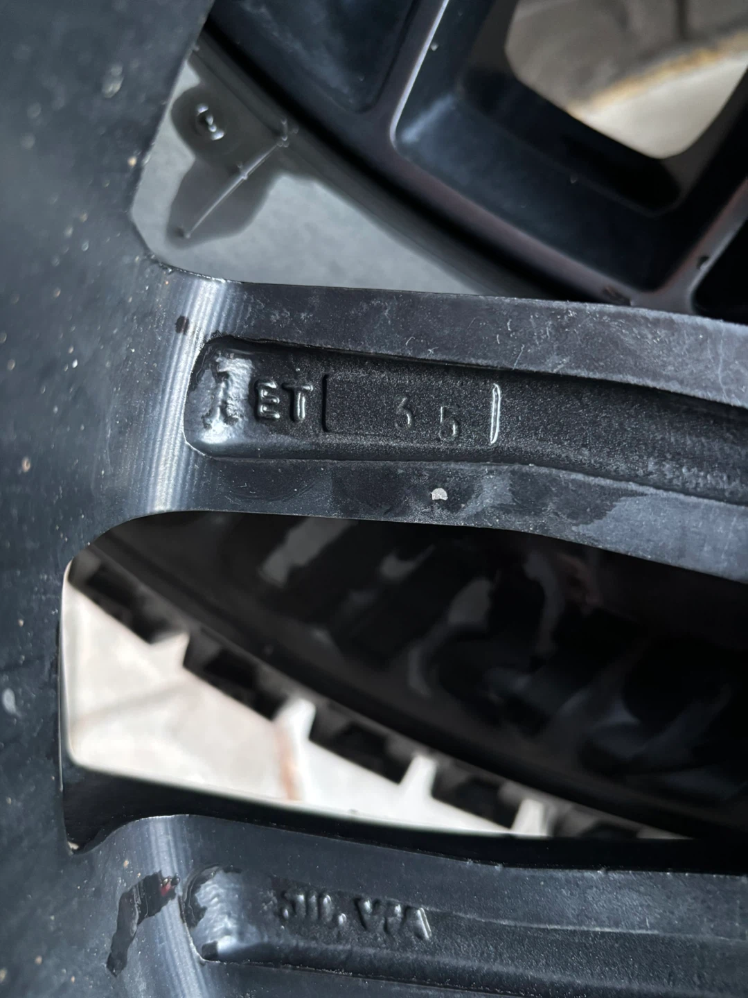 225/65/17 Blizzak winter tires and rims - photo 5