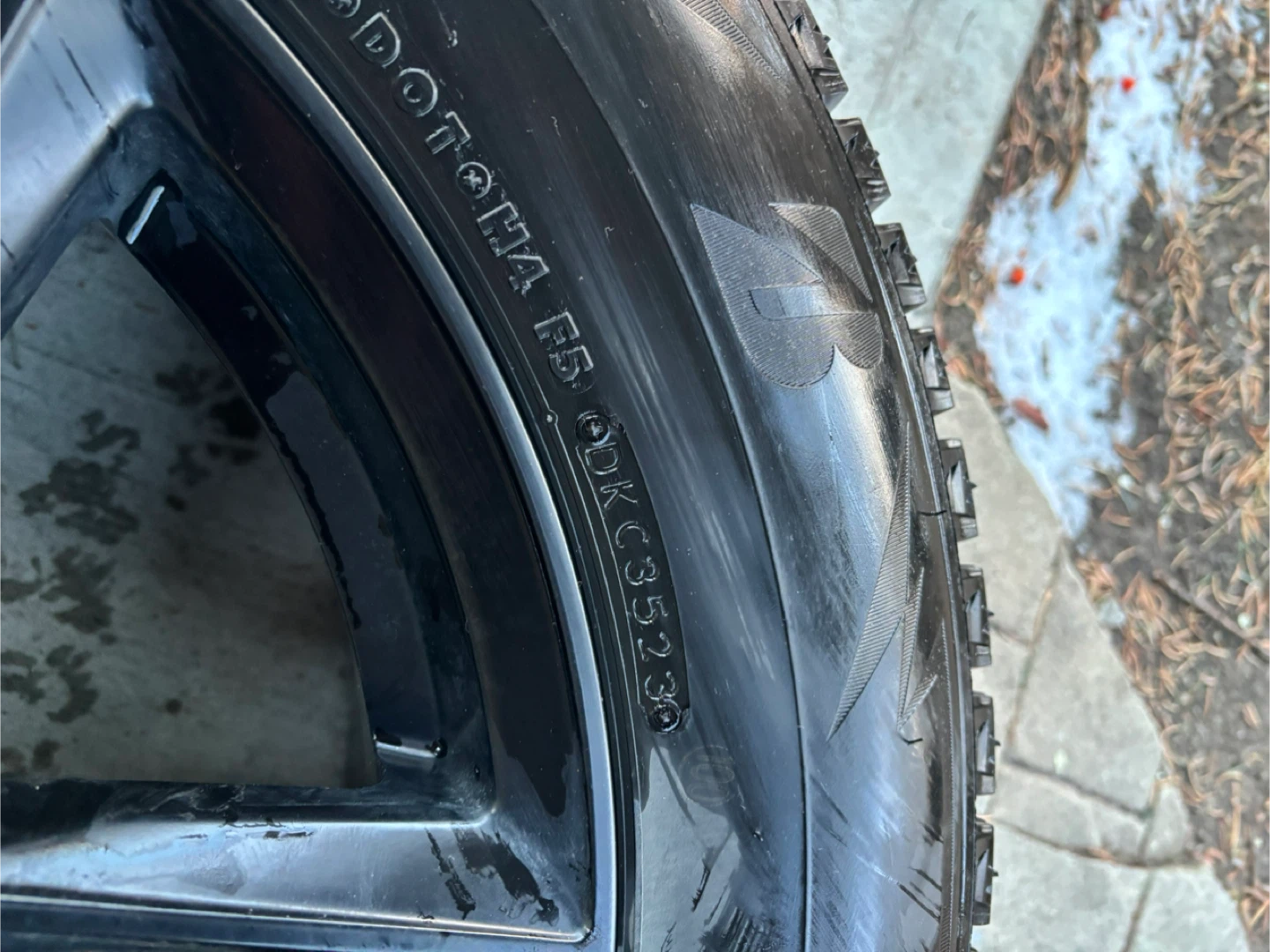 225/65/17 Blizzak winter tires and rims - photo 4