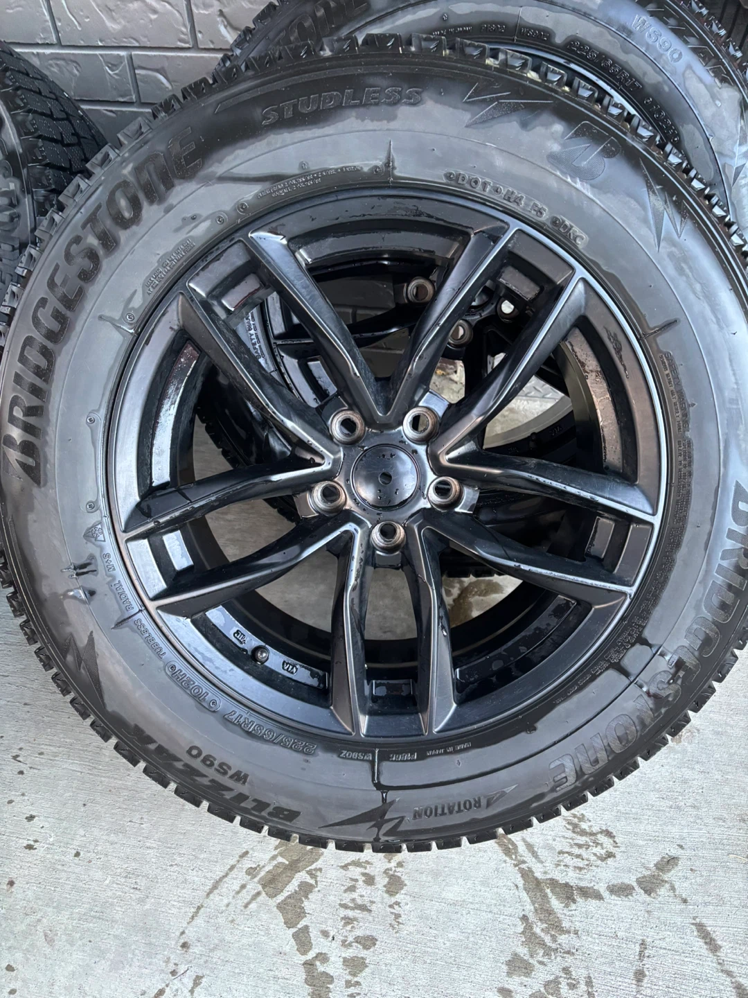 225/65/17 Blizzak winter tires and rims