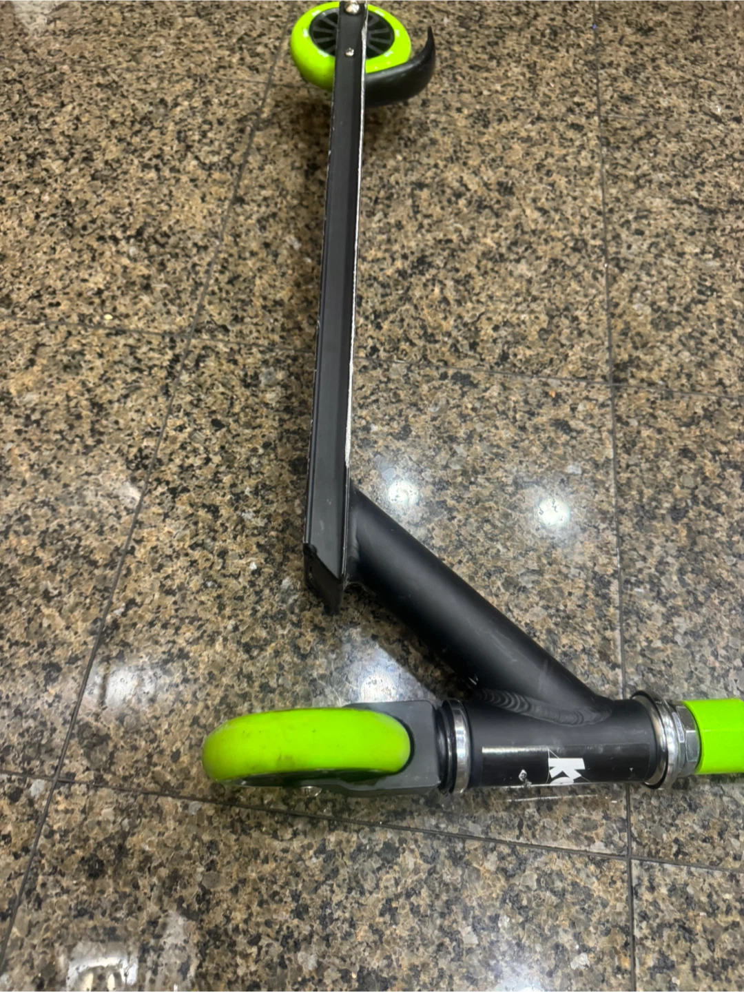 Kobe Toy Edge Kick Scooter - Black/Green - photo 3