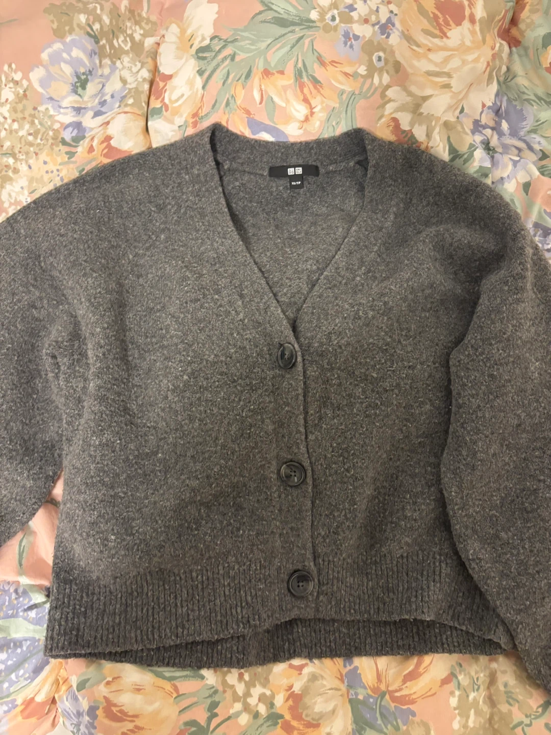Uniqlo Cardigan - XS