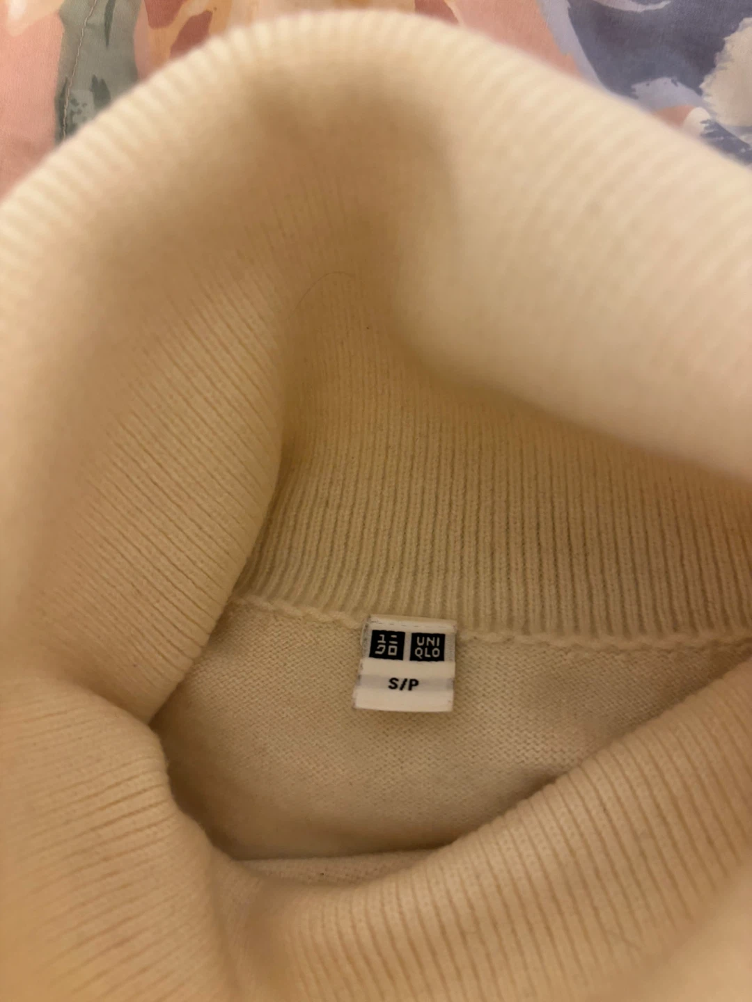 Uniqlo Turtleneck Sweater - photo 3