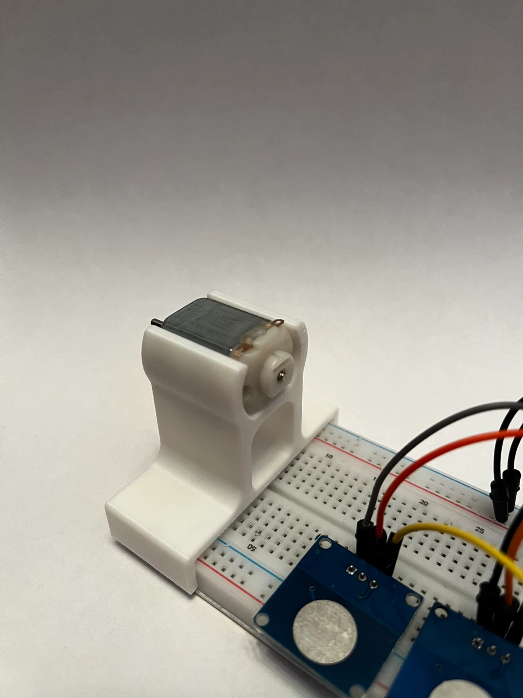 Breadboard dc Motor Mount