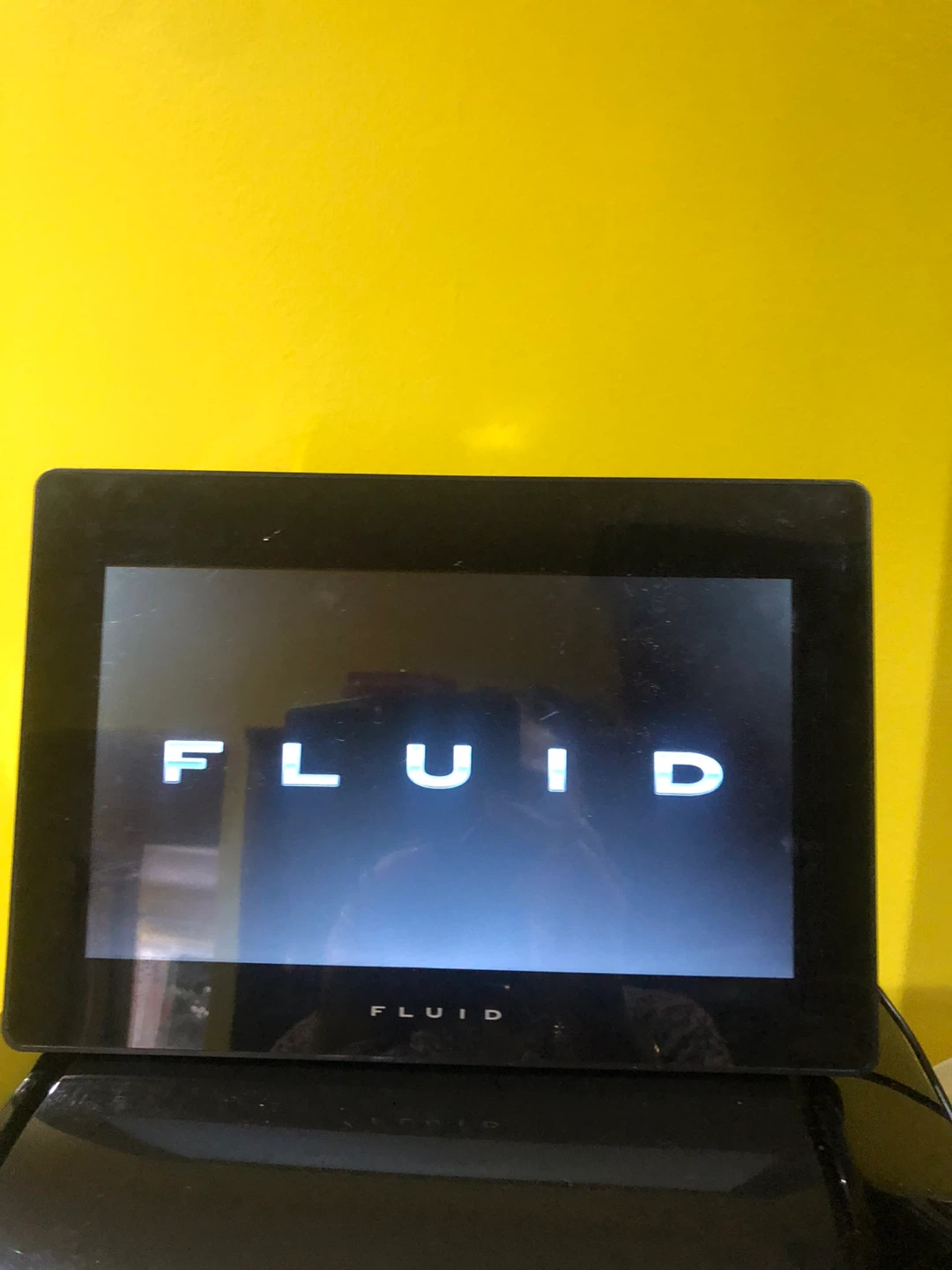 Fluid Digital Photo Frame 10” with remote and 32GB memory