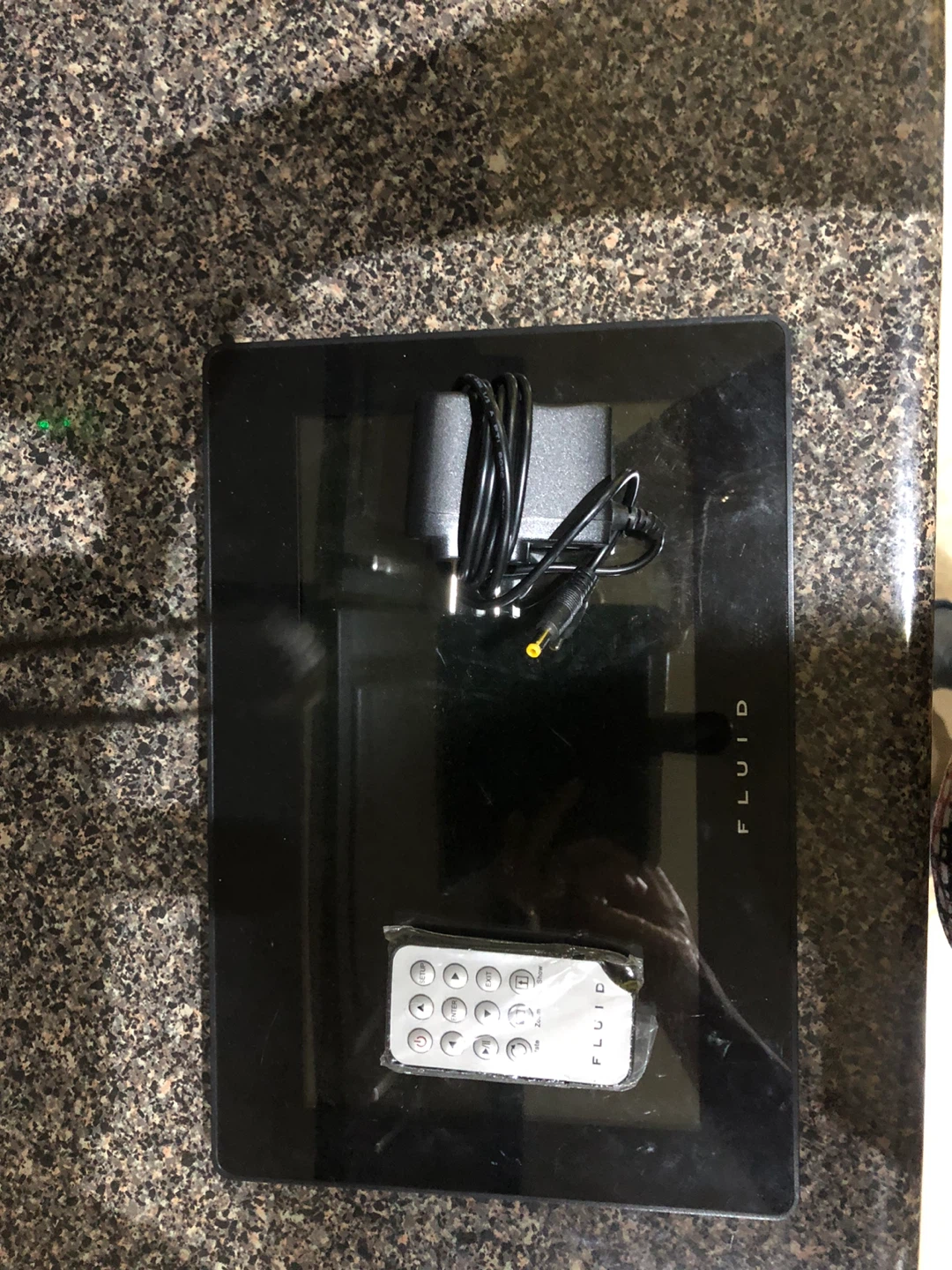 Fluid Digital Photo Frame 10” with remote and 32GB memory - photo 3