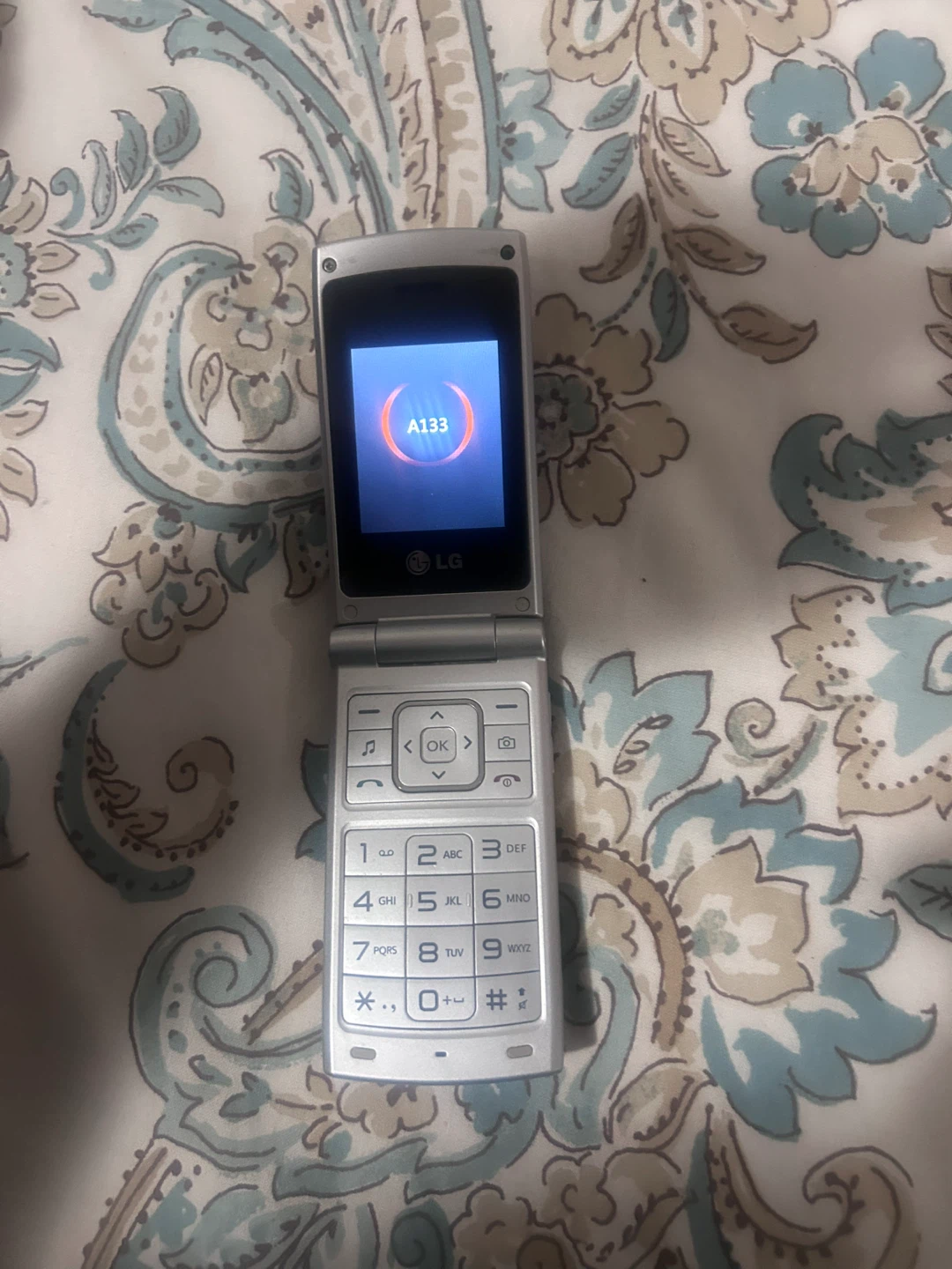 LG Flip Phone - photo 4