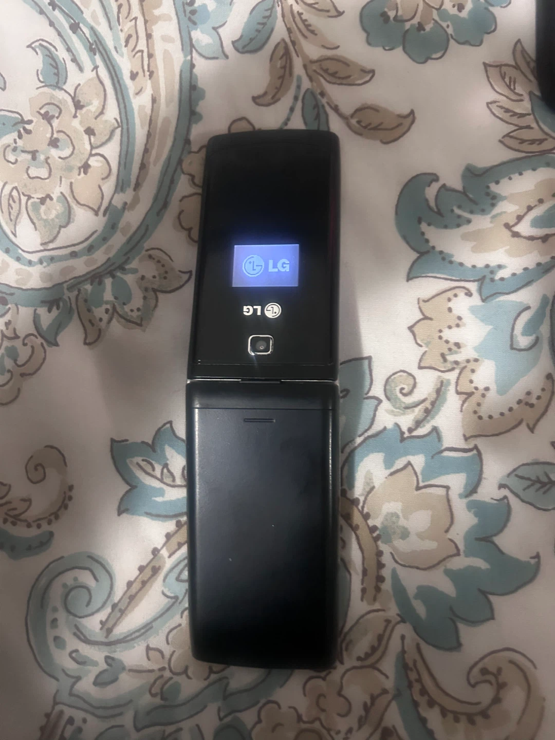 LG Flip Phone - photo 2
