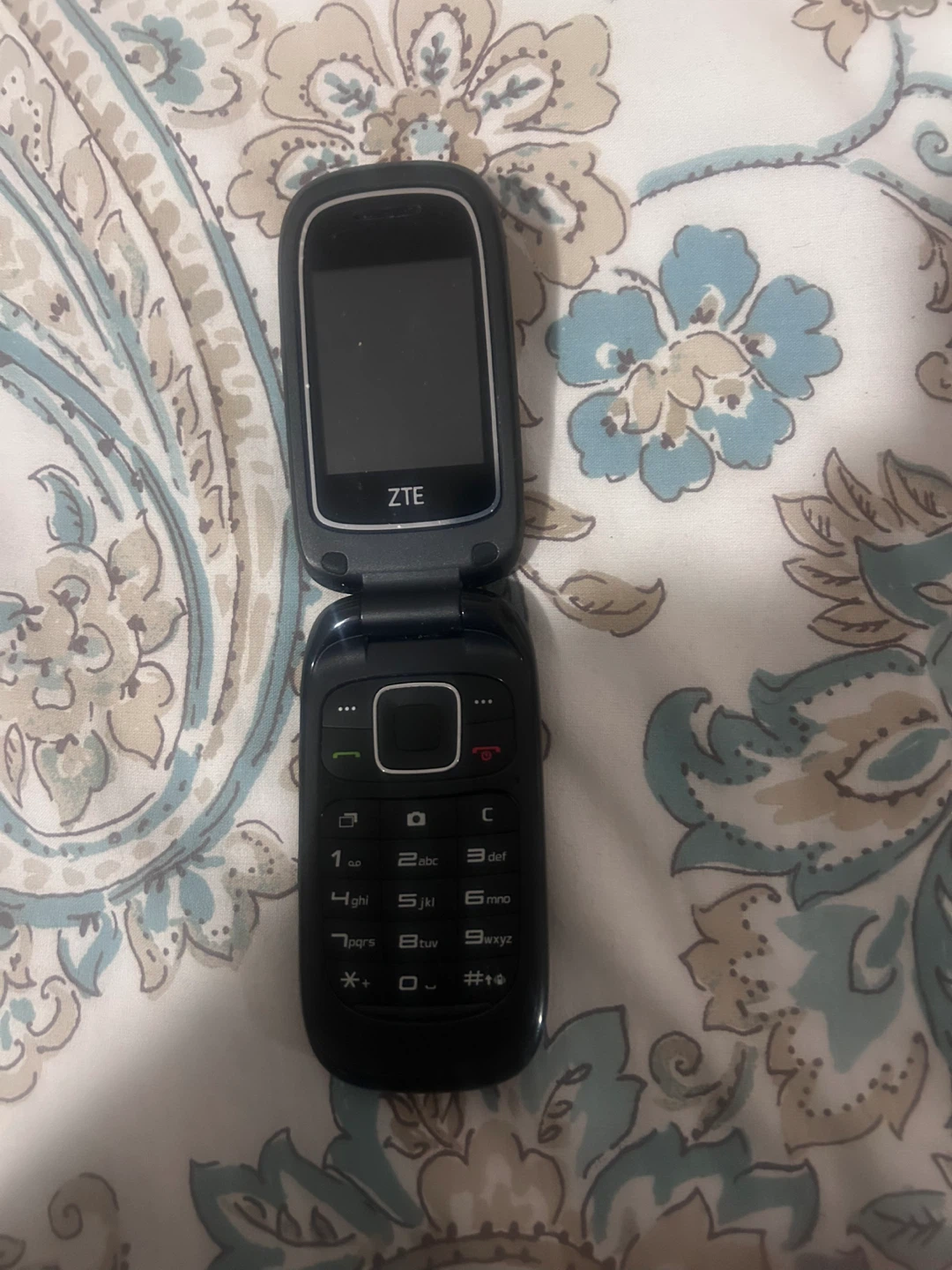 ZTE Flip Phone - photo 2