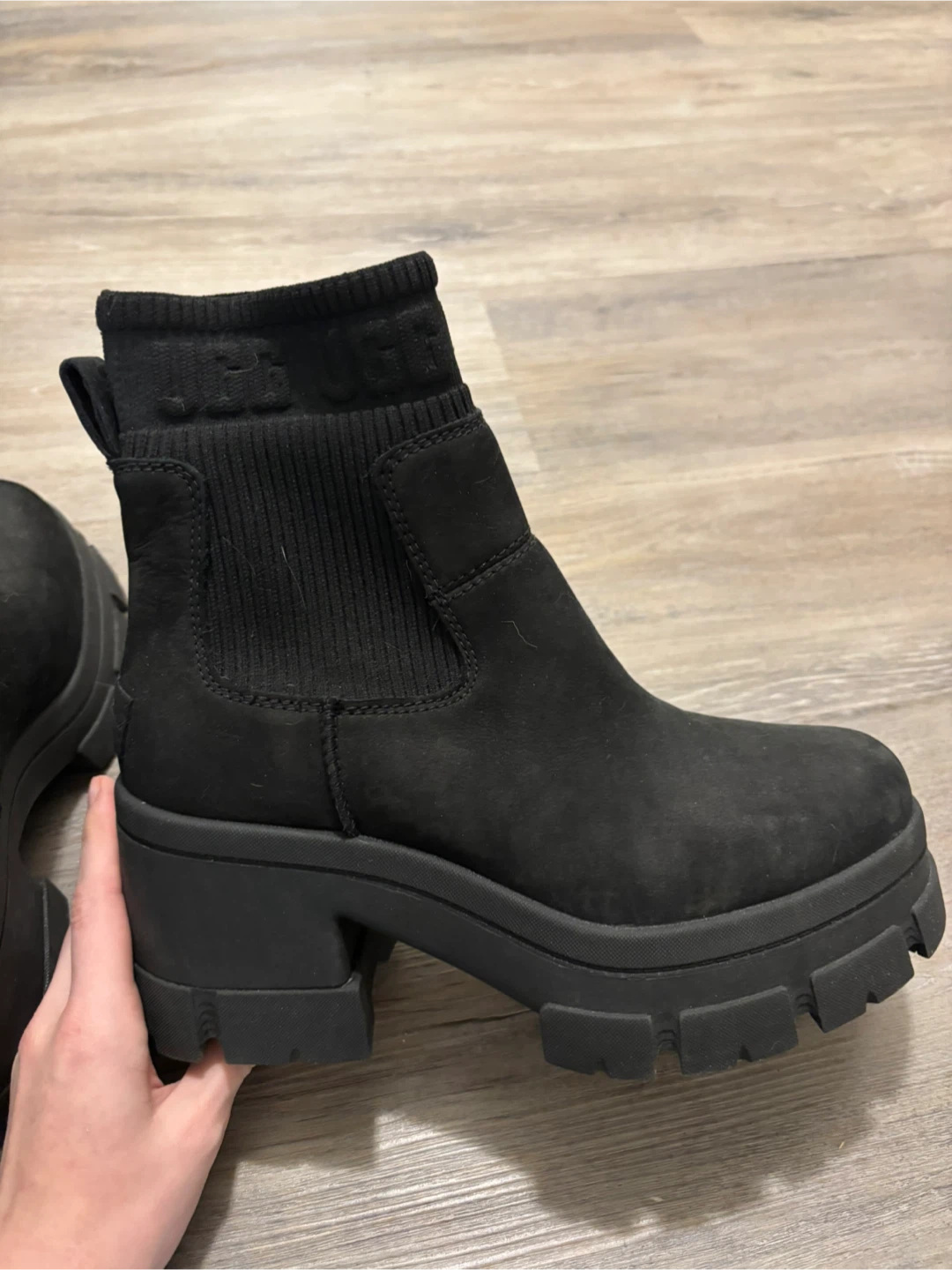 UGG Brooklyn Chelsea Boot (Like New)