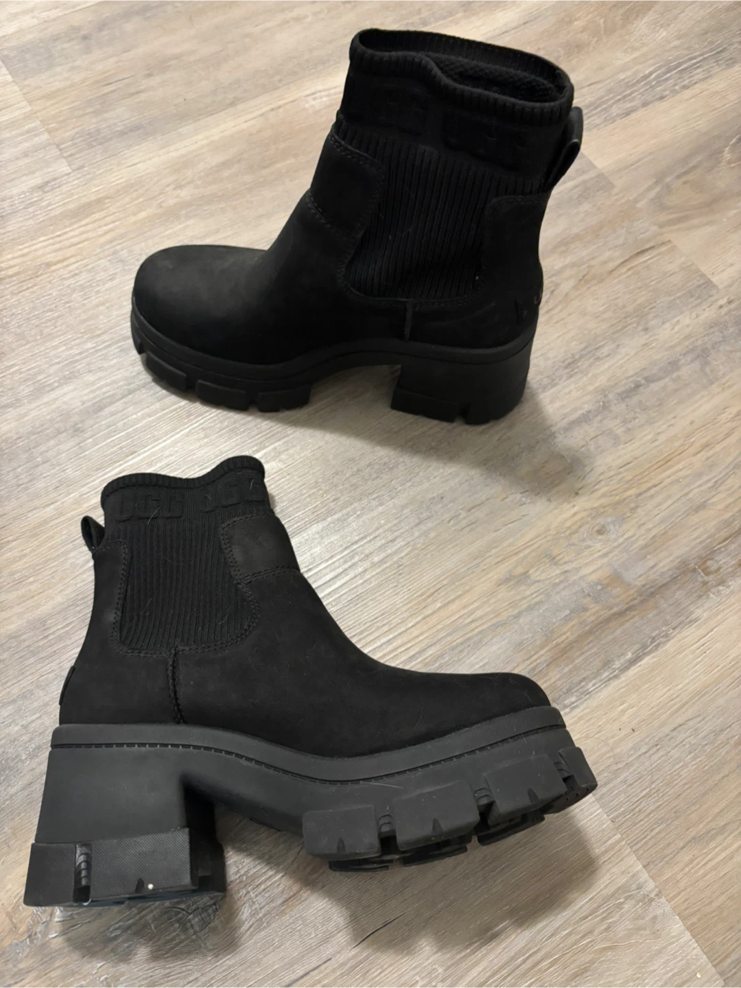 UGG Brooklyn Chelsea Boot (Like New) - photo 3