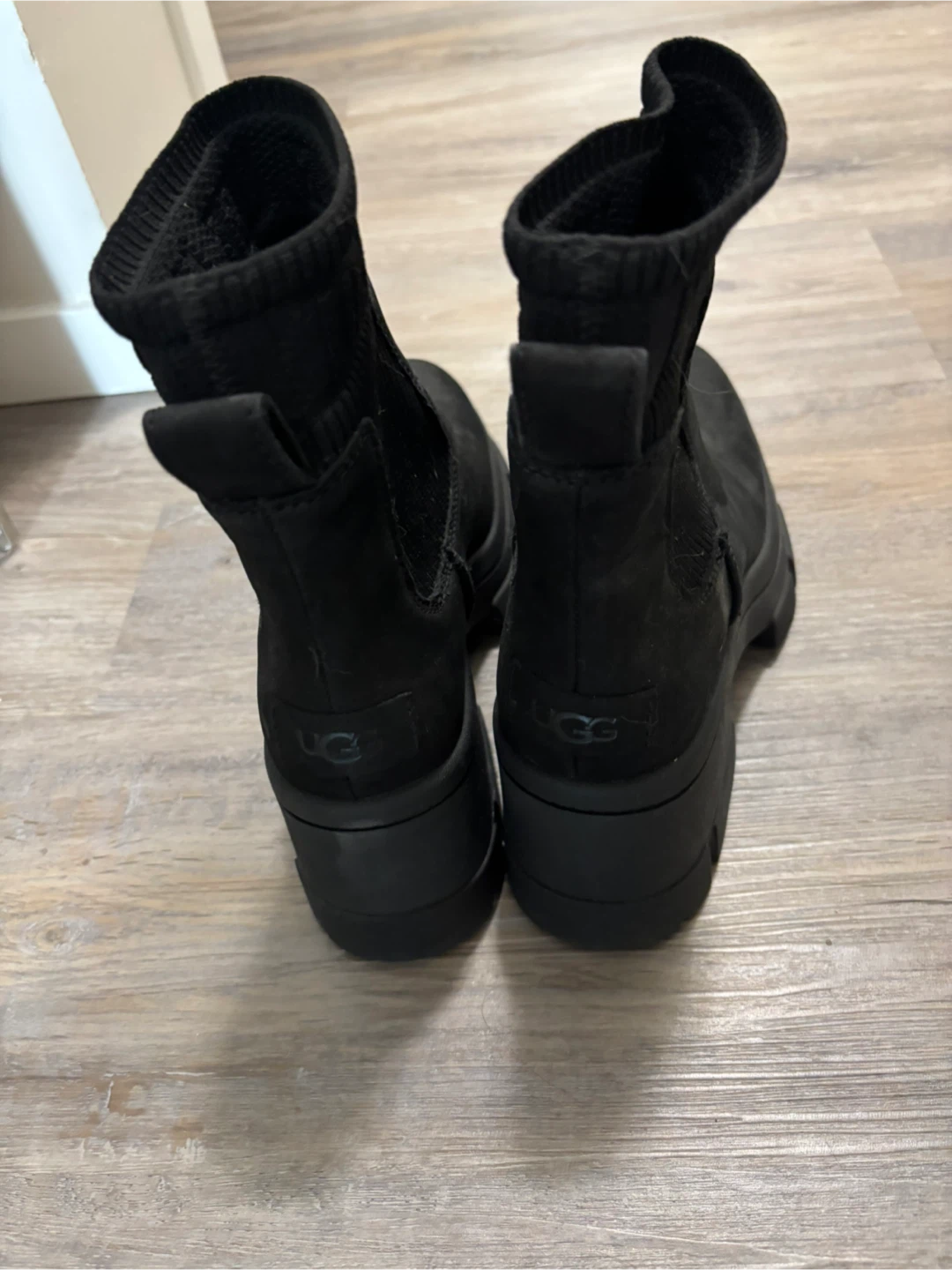 UGG Brooklyn Chelsea Boot (Like New) - photo 2