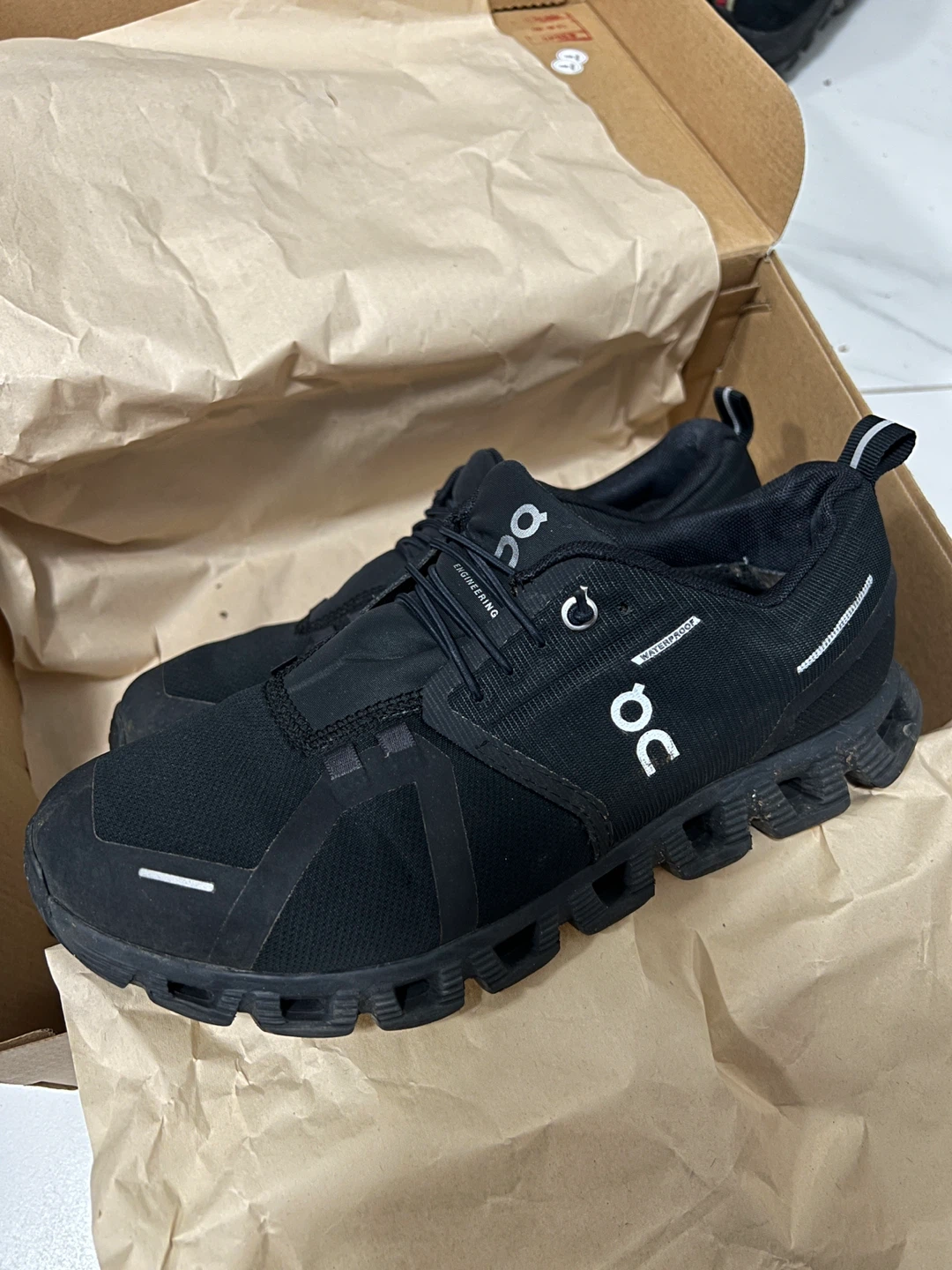On Cloud Waterproof Black Shoes - Women US 8.5 / Men US 7 - photo 2