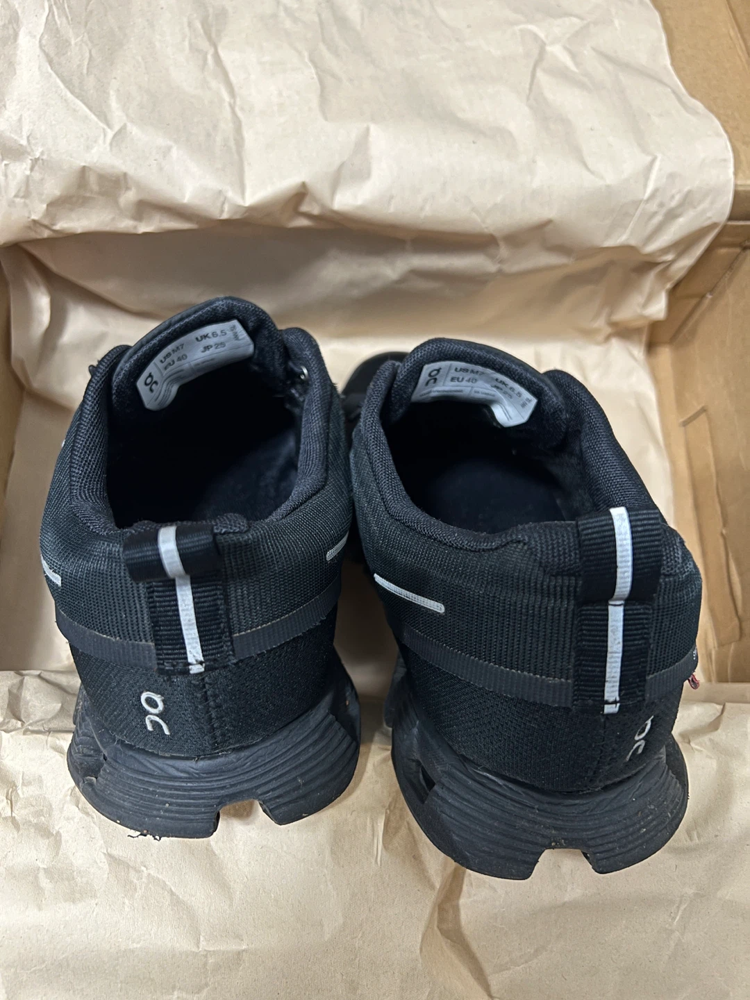 On Cloud Waterproof Black Shoes - Women US 8.5 / Men US 7 - photo 4