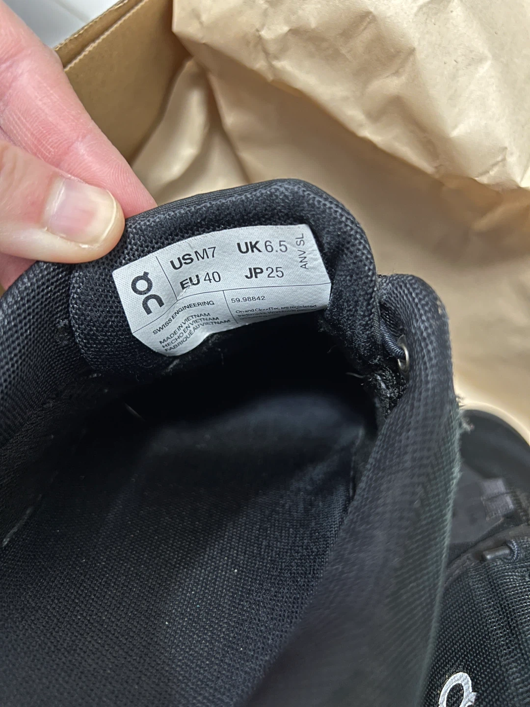 On Cloud Waterproof Black Shoes - Women US 8.5 / Men US 7 - photo 3