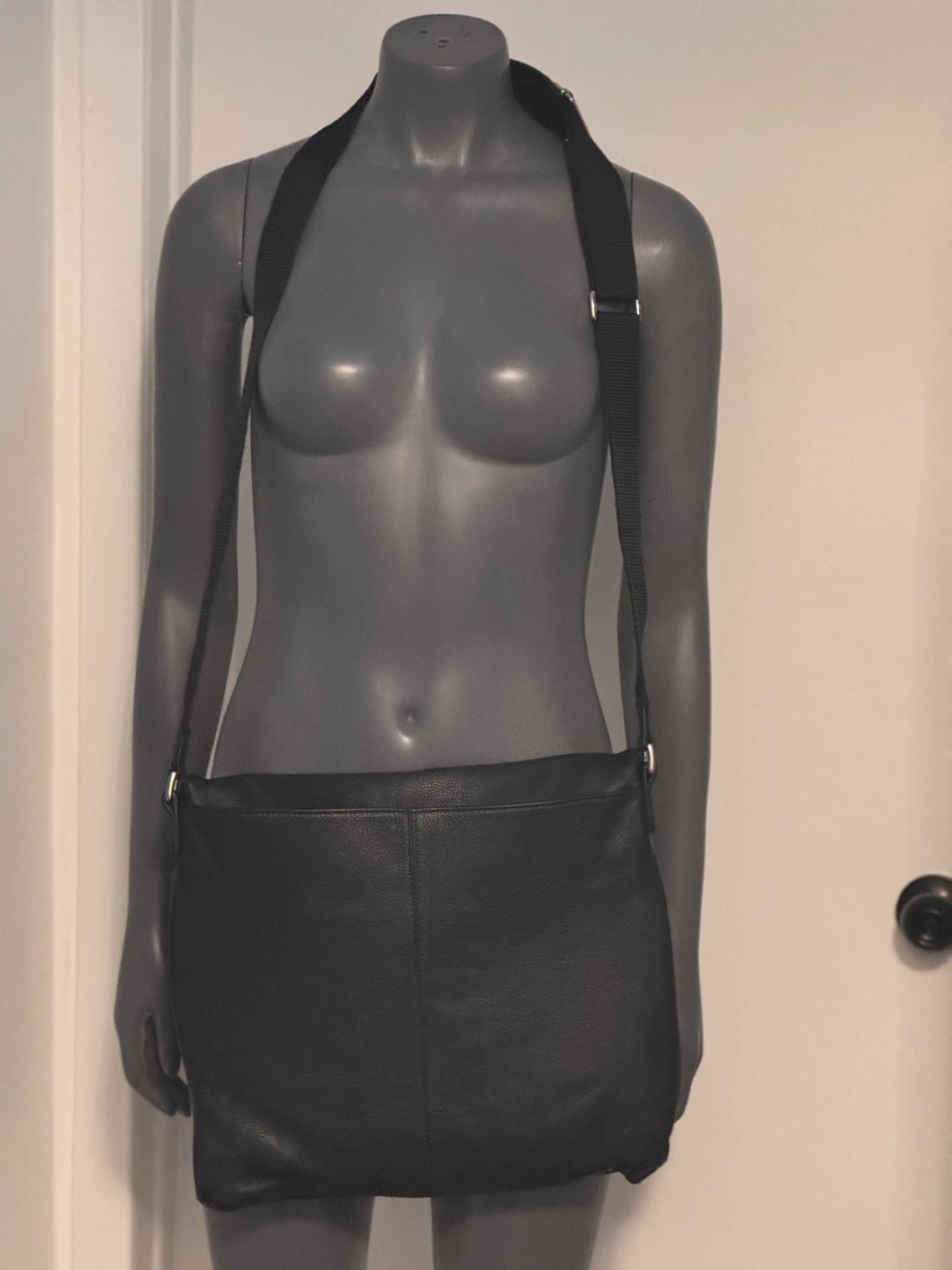 Cole Haan Black Leather Messenger Bag - photo 3