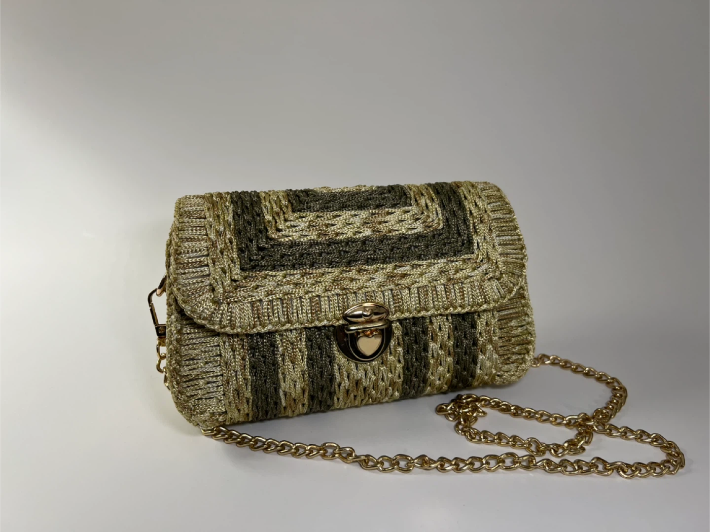Handmade Crochet Purse with Golden Chain - photo 5