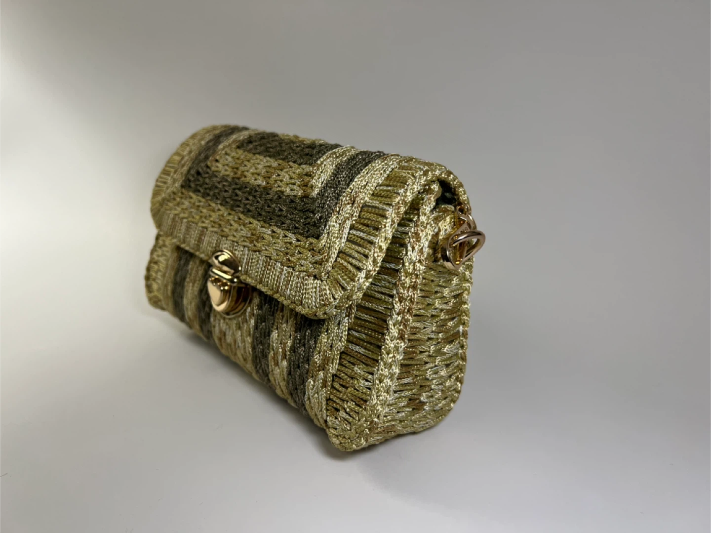 Handmade Crochet Purse with Golden Chain - photo 4