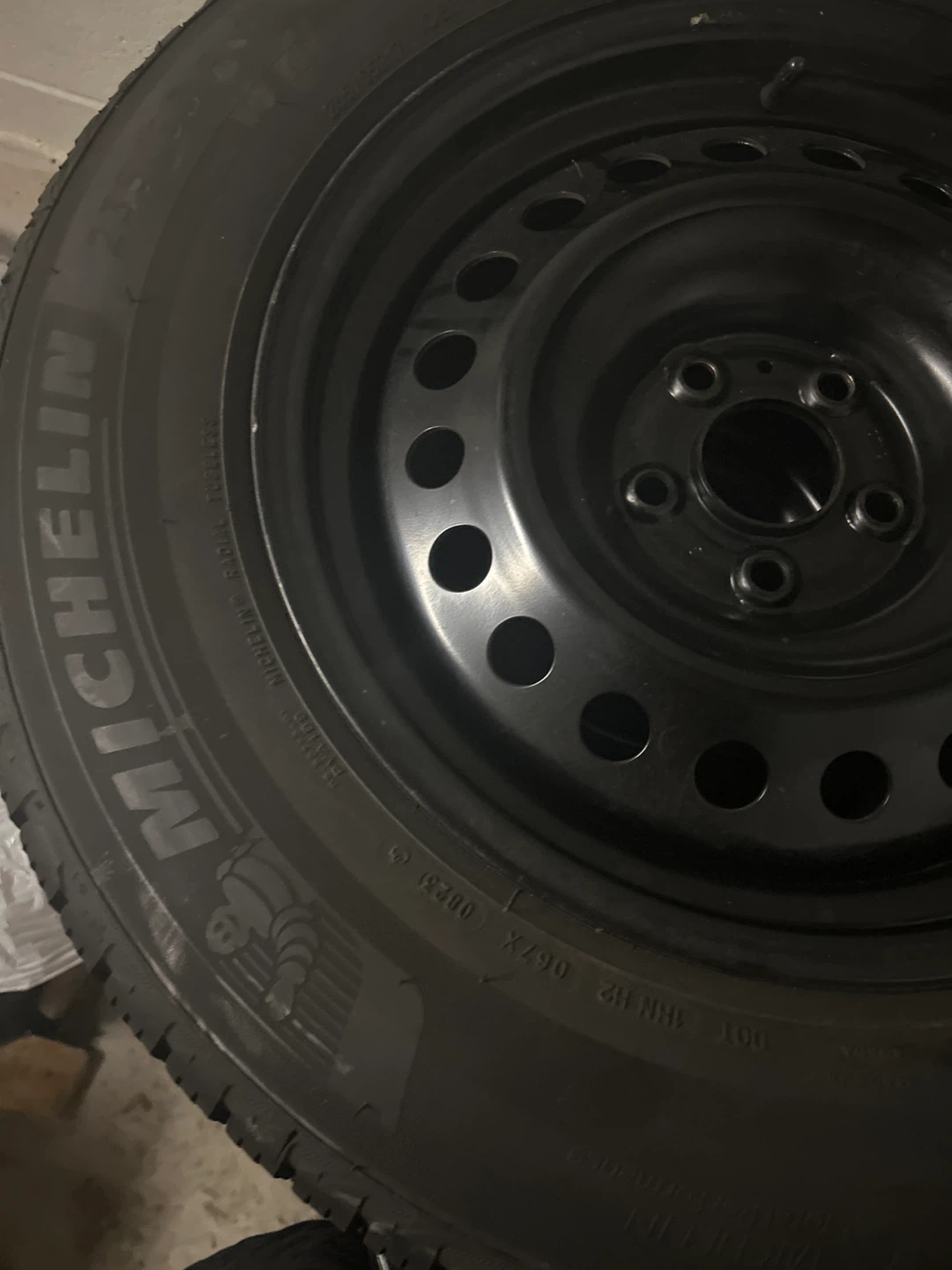 Michelin X-Ice Snow SUV Tires - 235/65R17 - photo 2