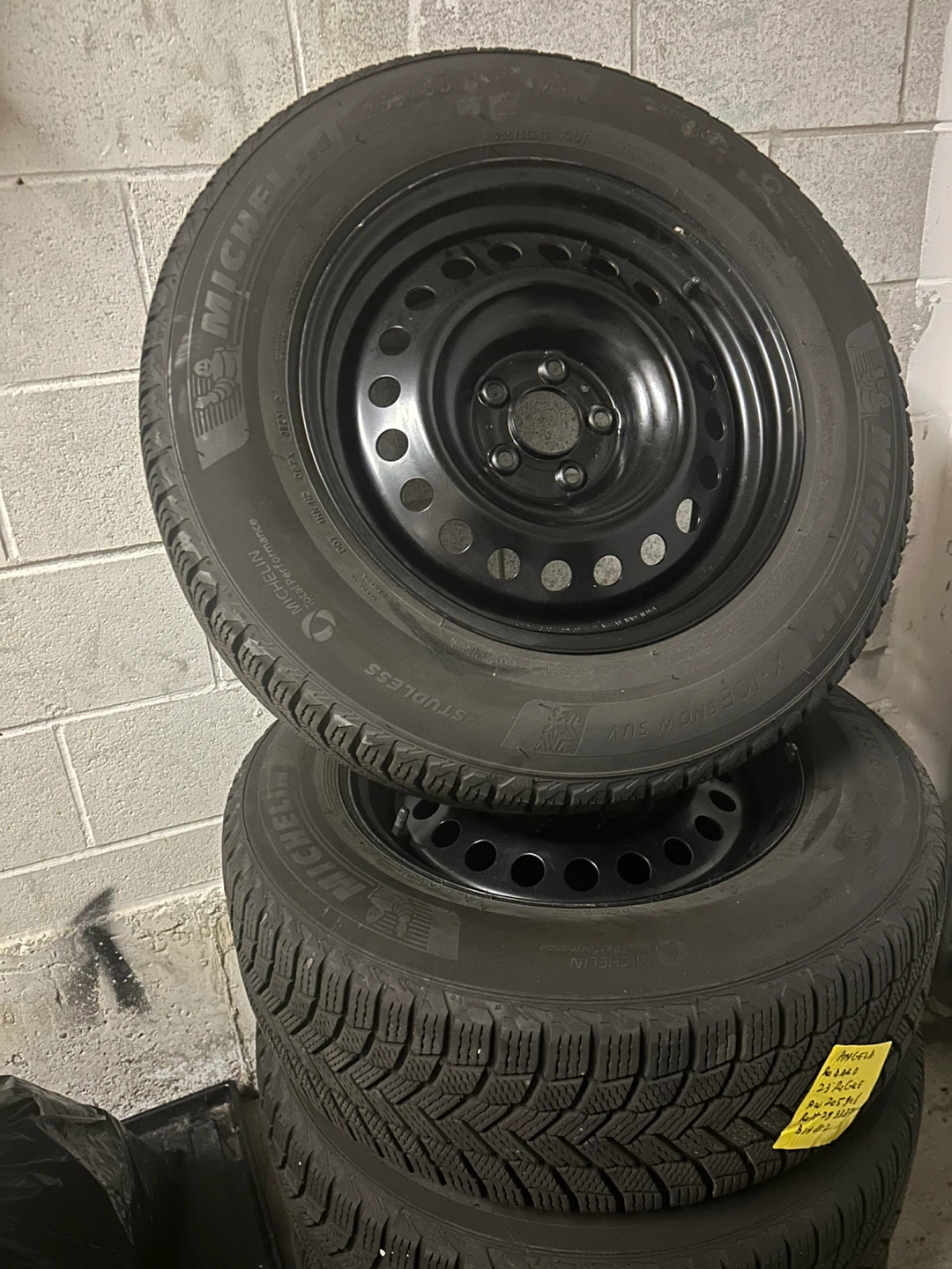 Michelin X-Ice Snow SUV Tires - 235/65R17