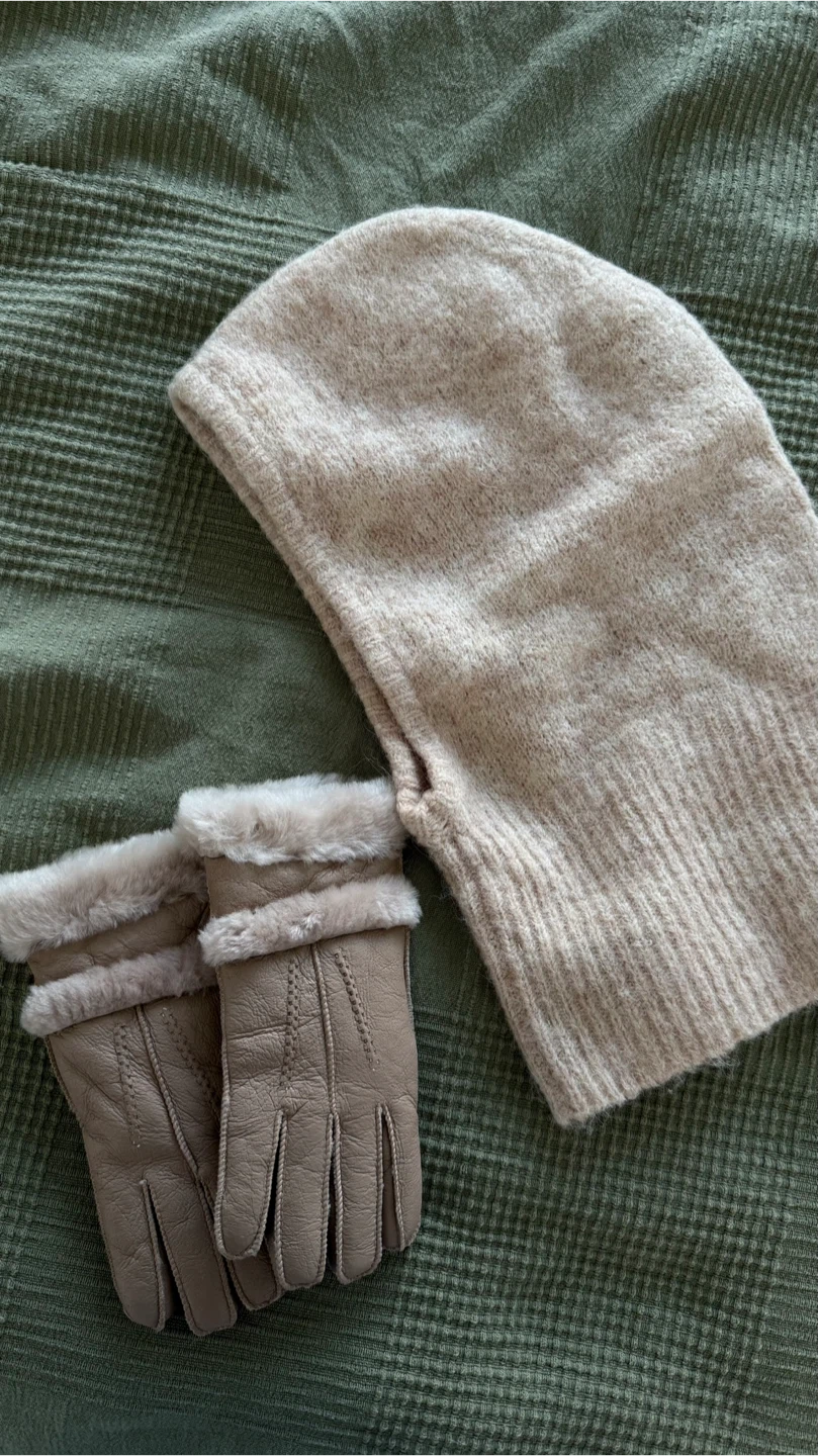 Warm Gloves & Balaclava Zara in beige