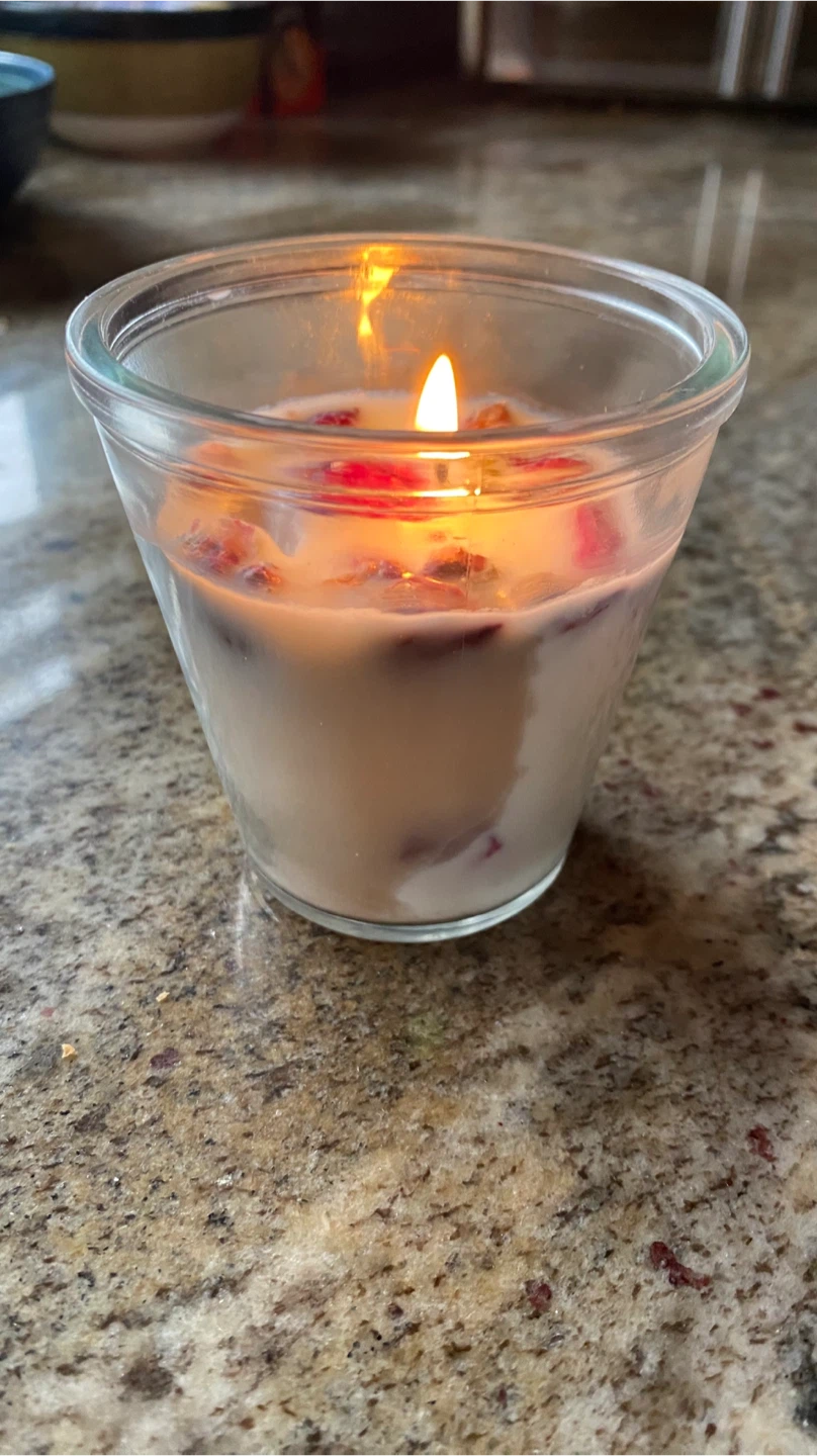 Soy Scented Candle with Rose Petals - photo 2