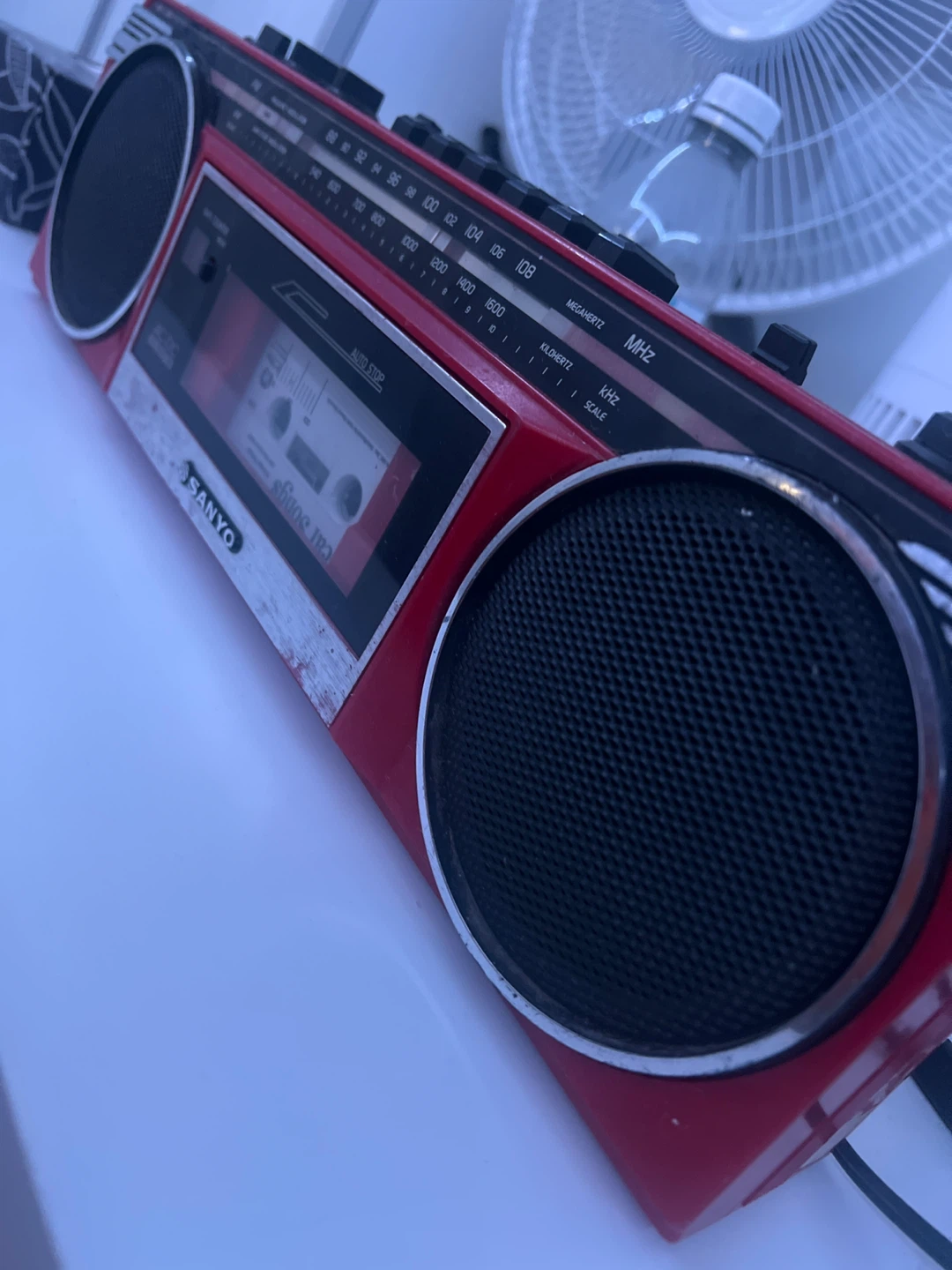 Sanyo Red Radio Cassette Recorder - photo 3