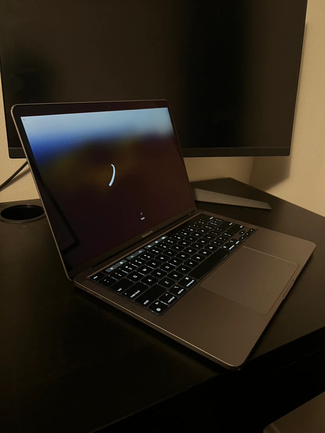 MacBook Pro 2022 M2 - AMAZING CONDITION - photo 3