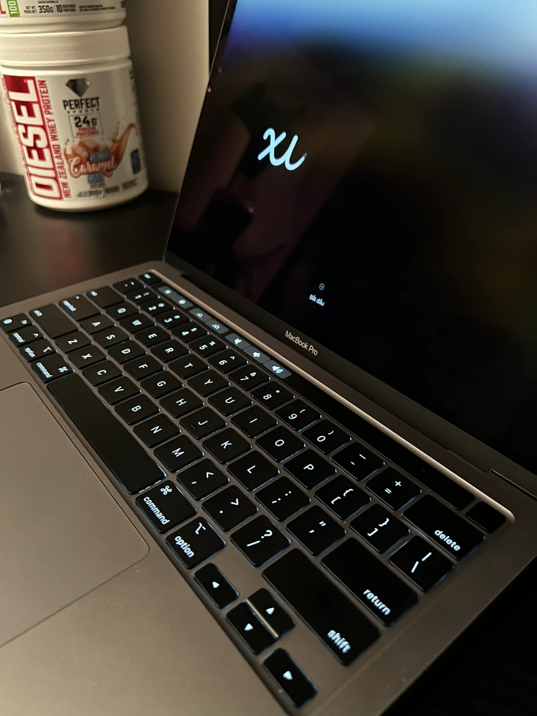 MacBook Pro 2022 M2 - AMAZING CONDITION - photo 2