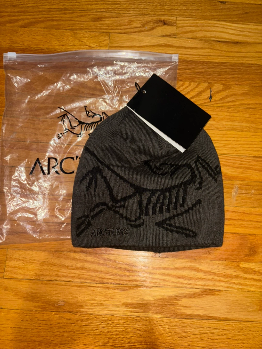 Dark grey Arc’teryx beanie