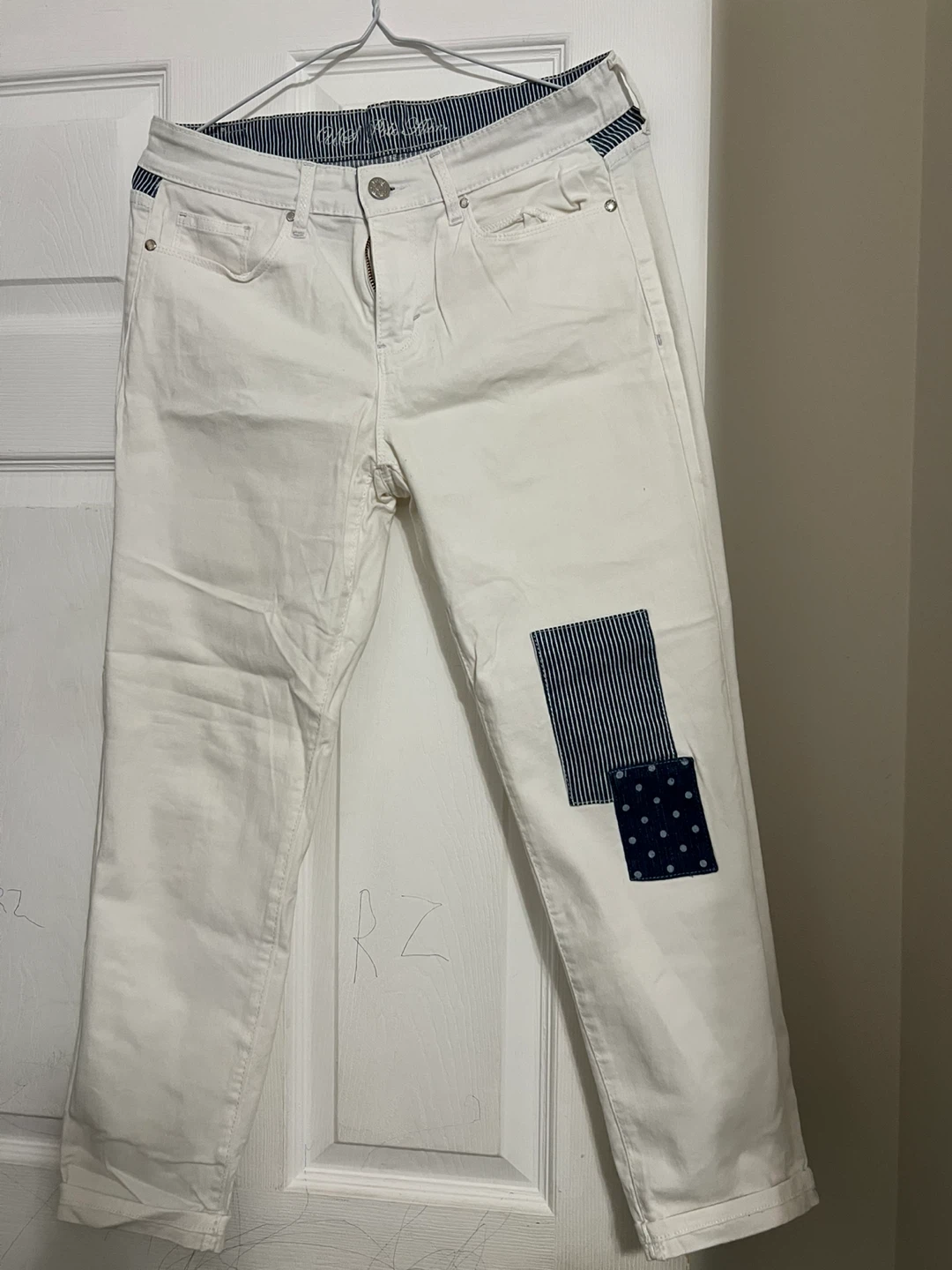 Polo Alfred Dunner White Jeans with Patches