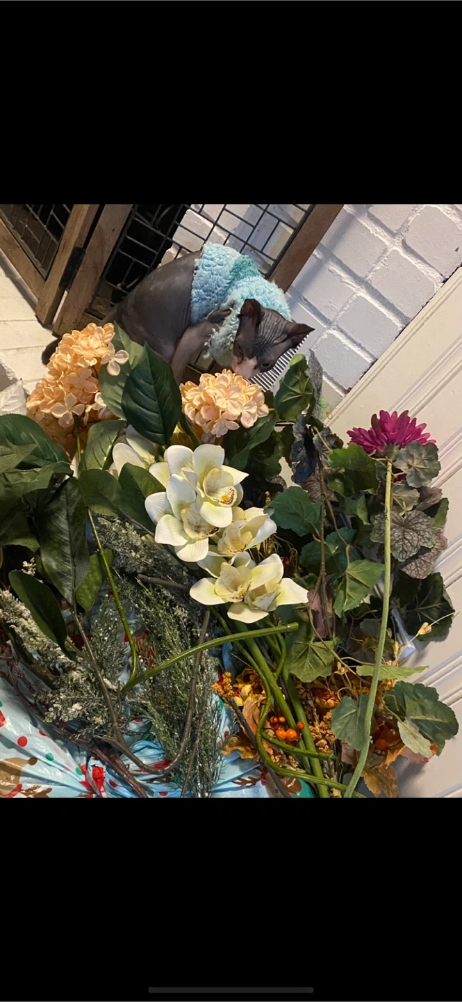 Different faux flower arrangements & exterior pole flags - photo 2