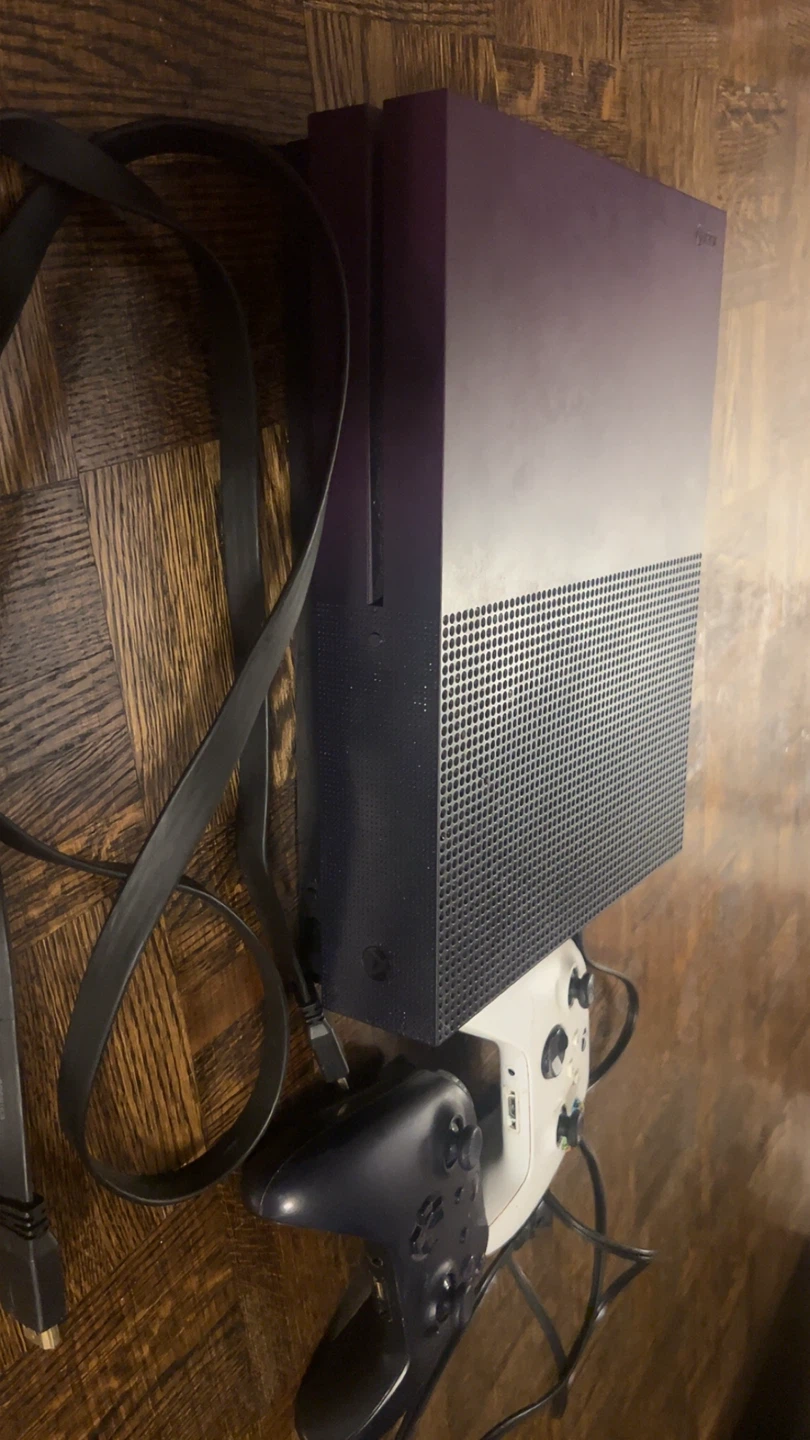 Xbox One S with 2 Controllers - photo 3