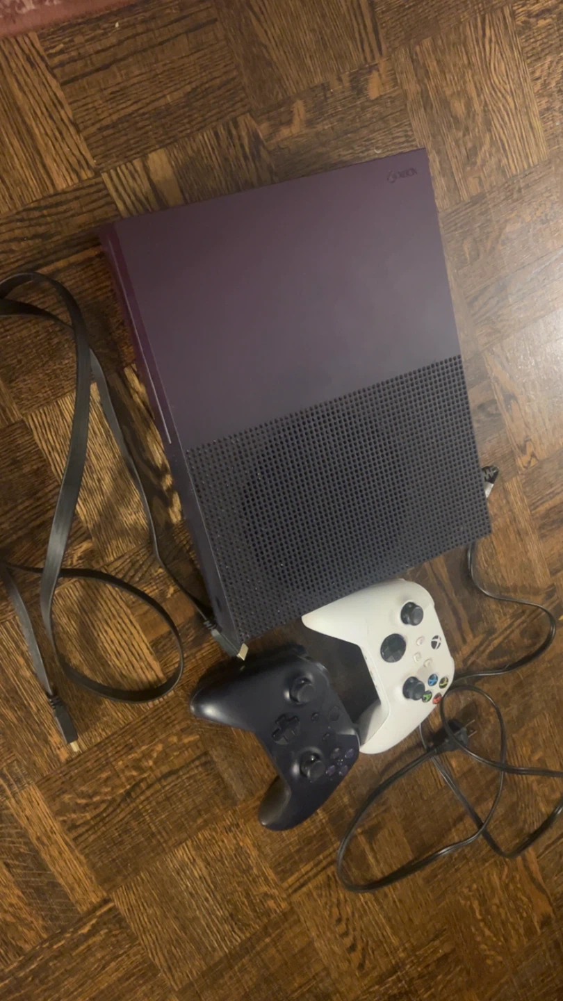 Xbox One S with 2 Controllers - photo 2