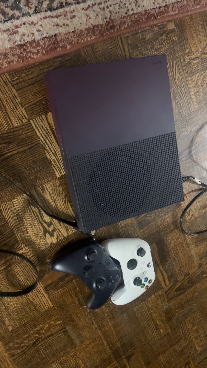 Xbox One S with 2 Controllers - photo 5