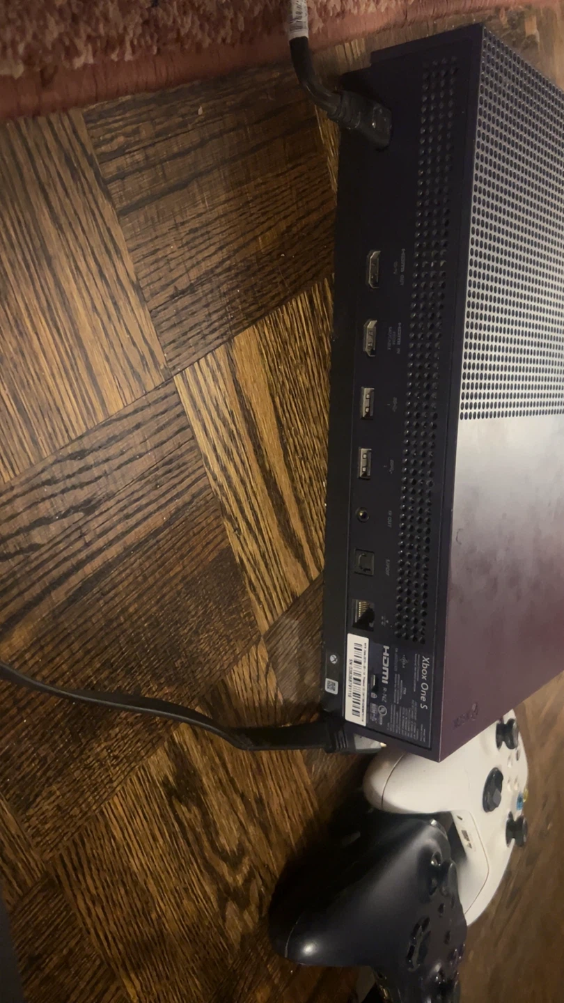Xbox One S with 2 Controllers - photo 4